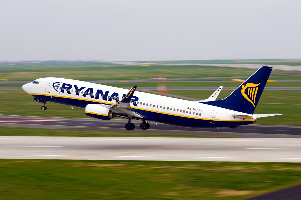 Ryanair Boeing 737-8AS takes off from PRG Airport