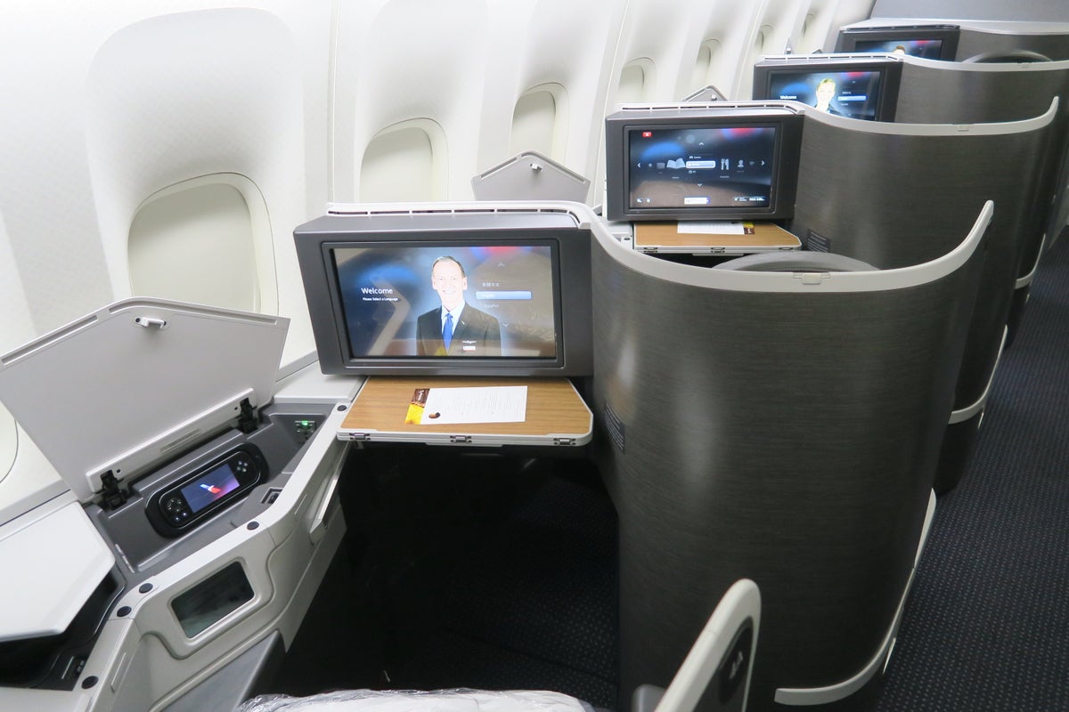 Review: AA (777-200) Business With B/E Aerospace Seats - The Points Guy