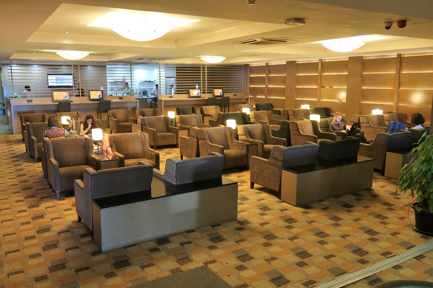 Review: The Leeli Lounge at Male International Airport (MLE) - The Points  Guy | Loungesessel
