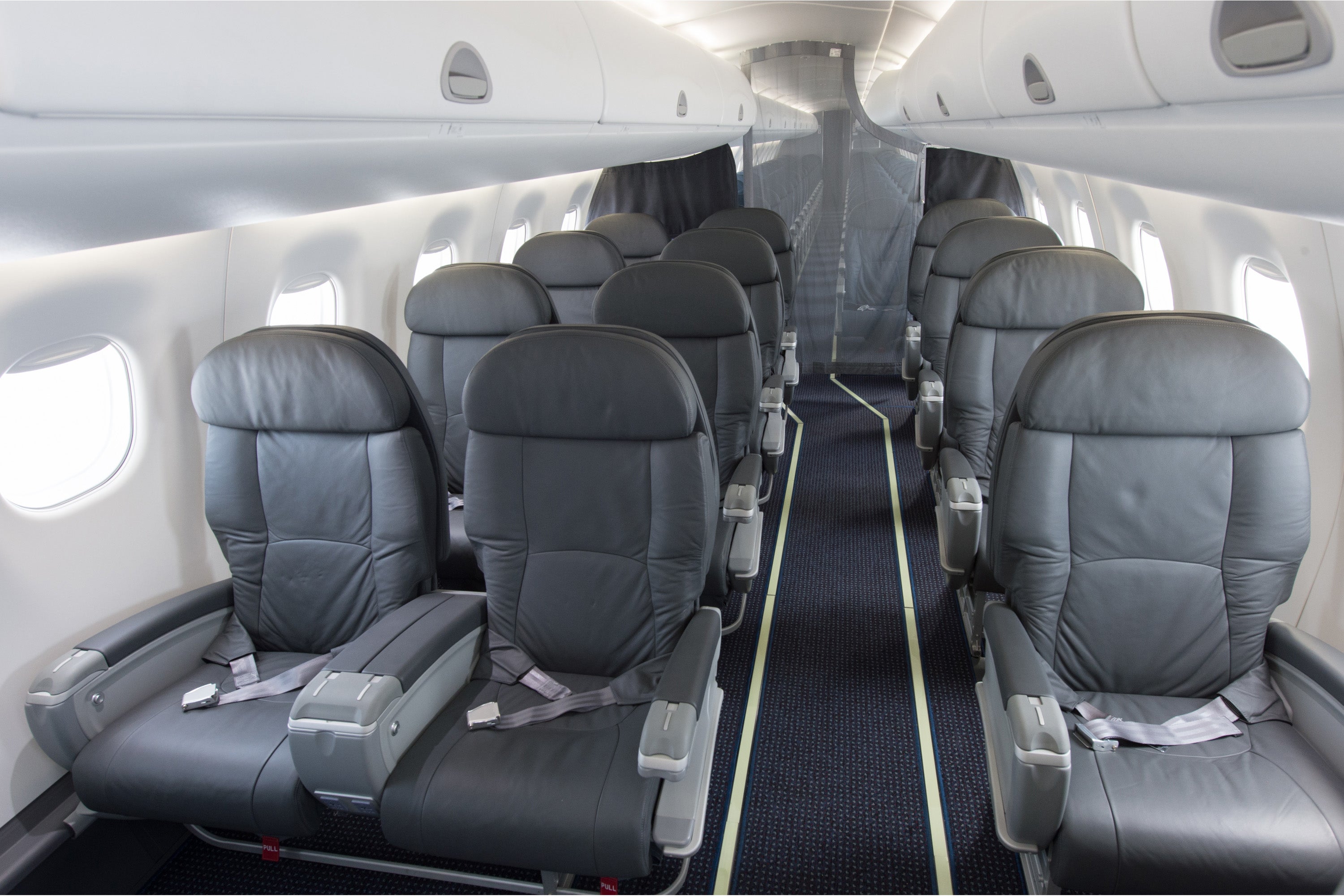 American-Eagle-Embraer-175-First-Class