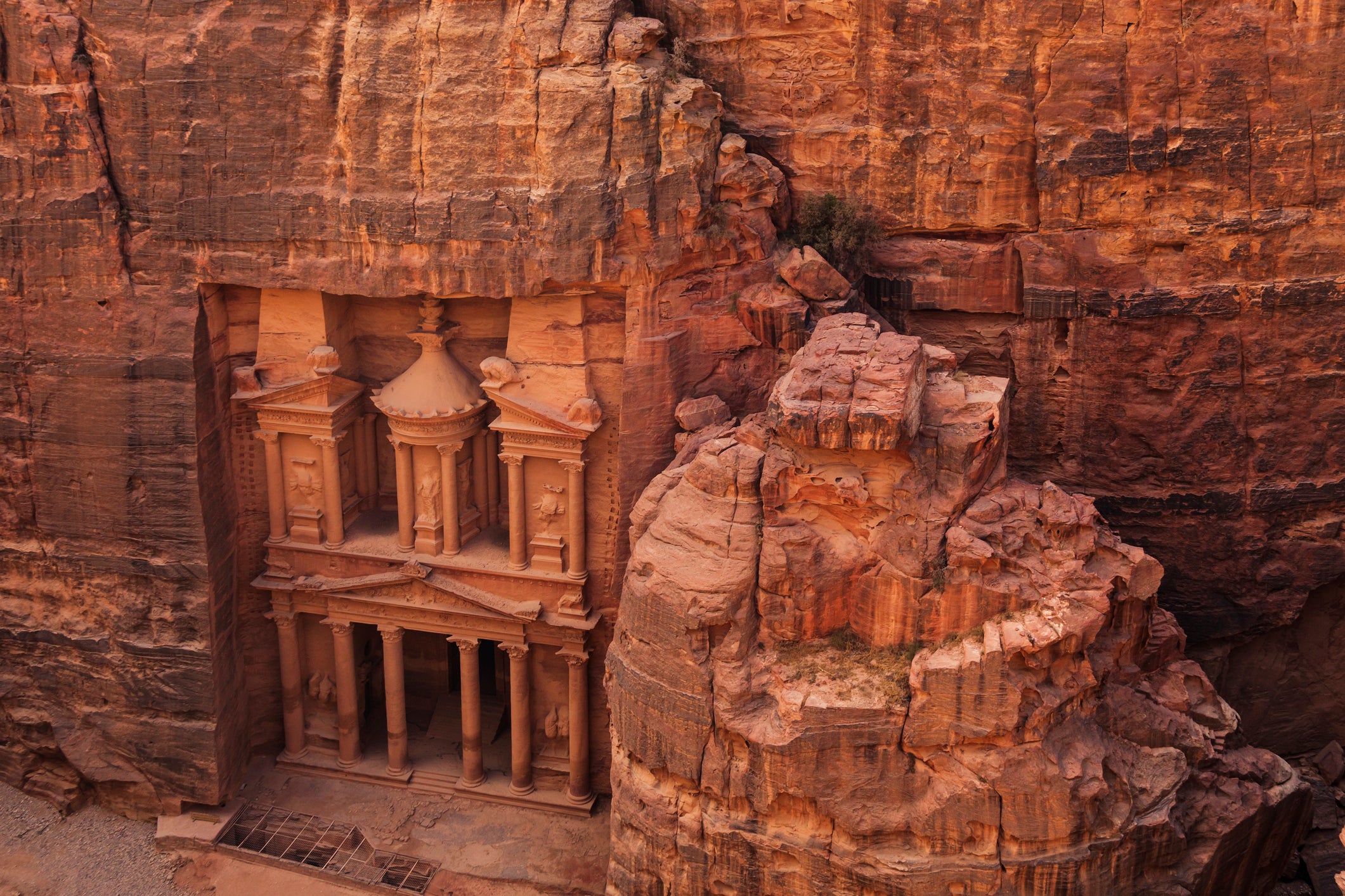 Ancient temple carved out of sandstone. Petra. jordan.