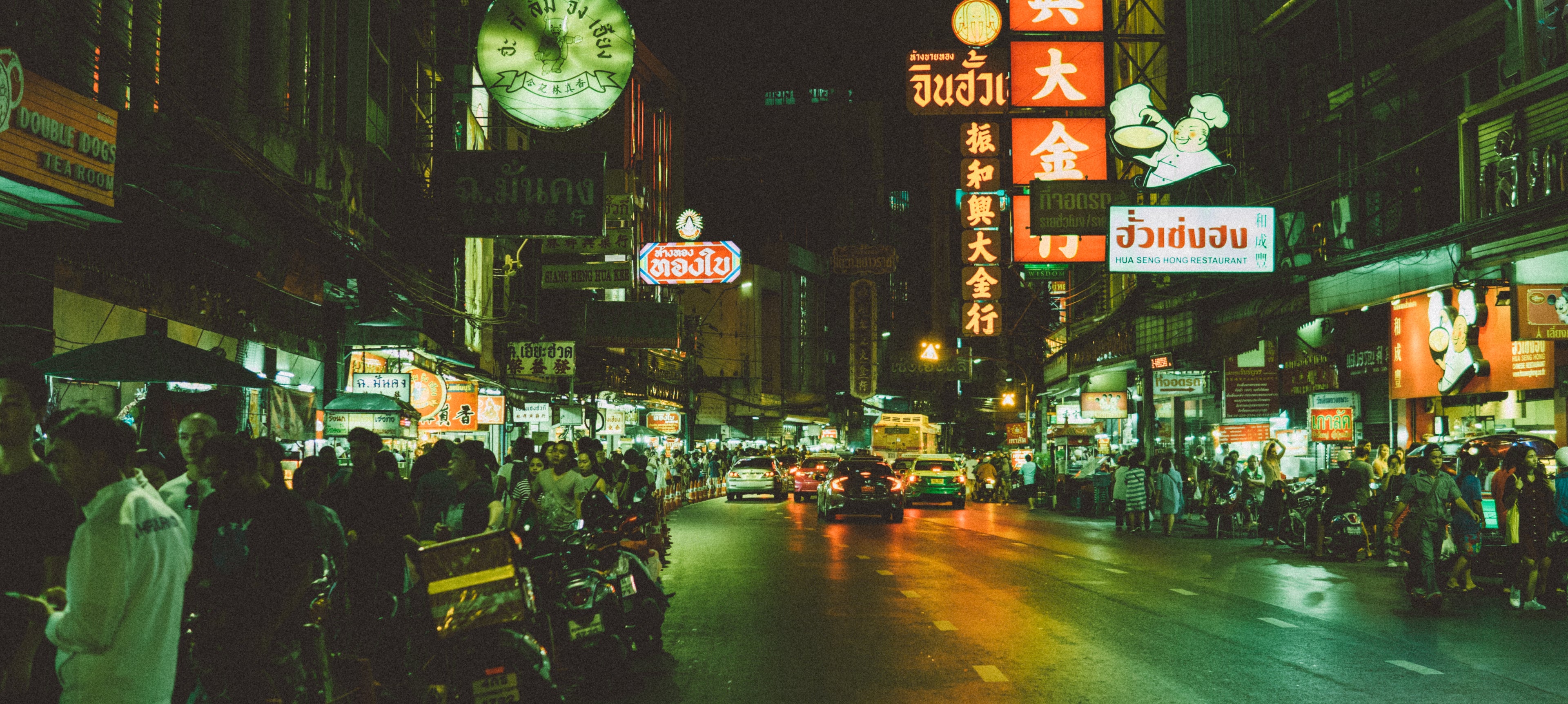 neon-night-city-thailand-travel-photography_t20_wQ9EJ0