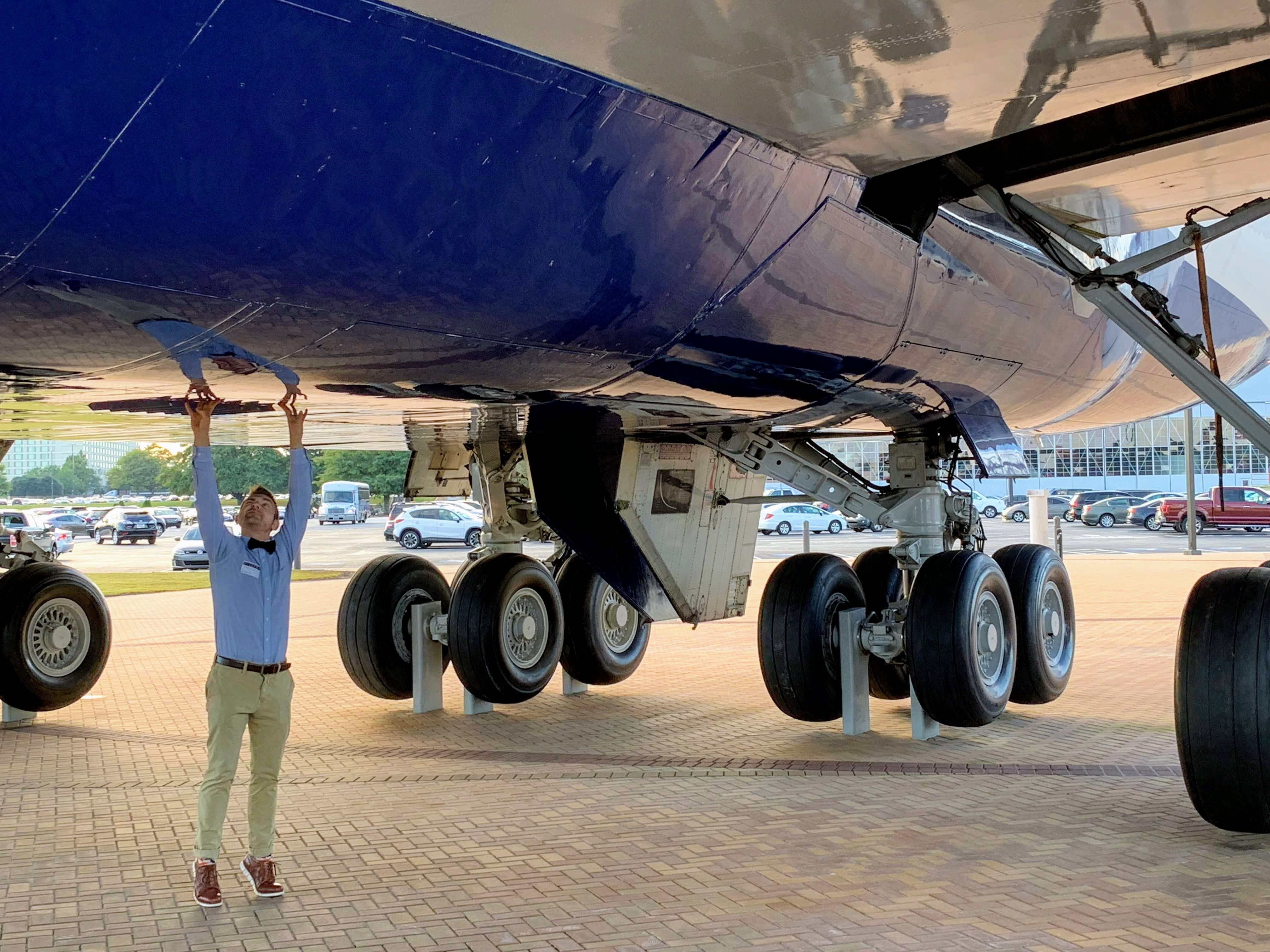 What happens if the landing gear on your flight breaks down? A pilot