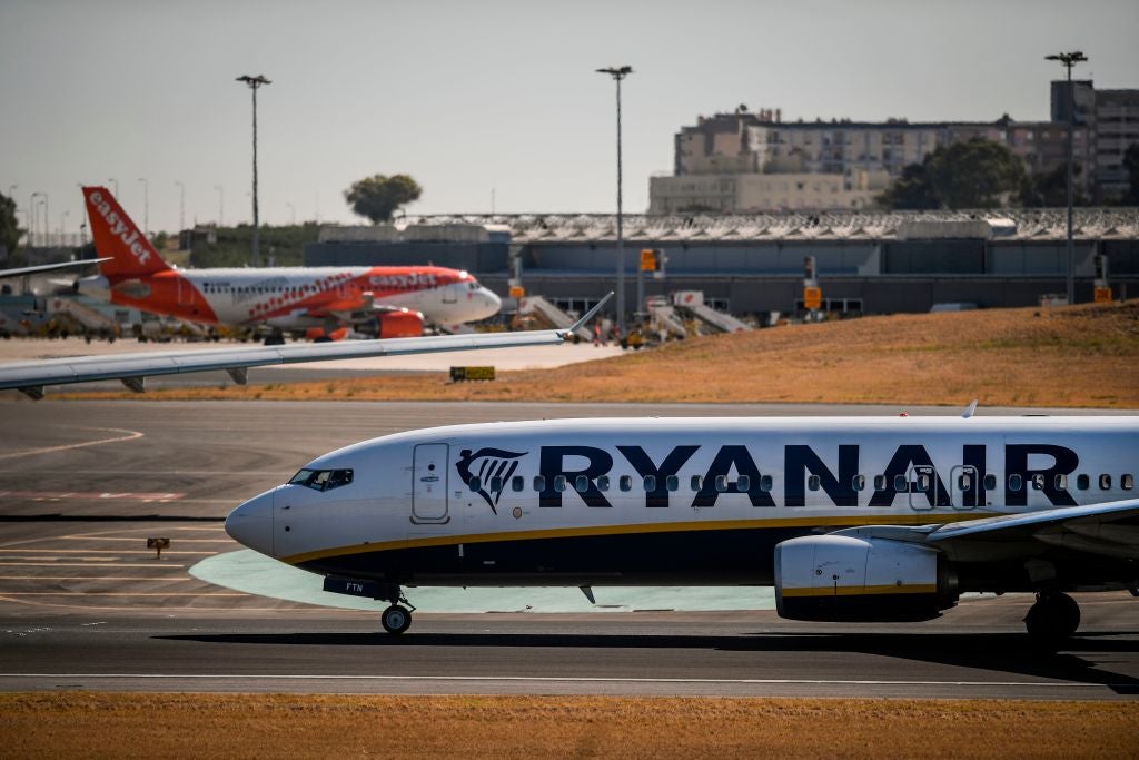 ryanair flight delays news today