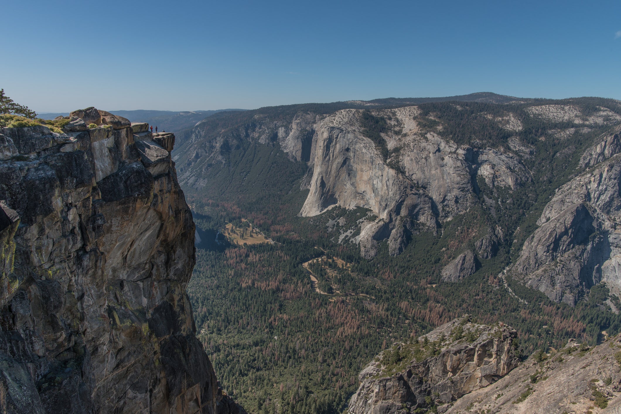 2 Tourists Fell To Their Deaths From Same Yosemite Cliff In Viral Photo ...