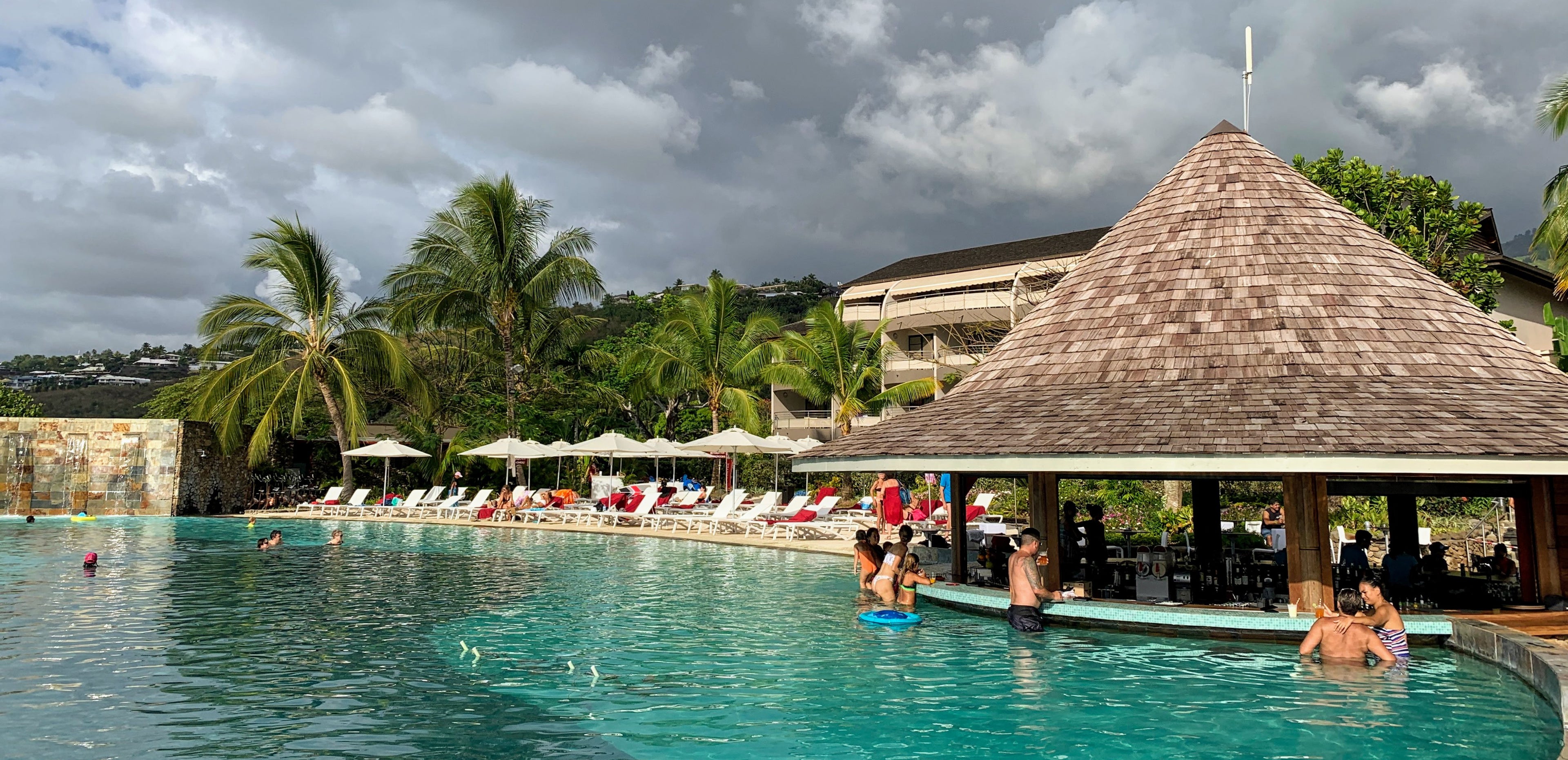 Manava Suites Resort Tahiti - sunset pool