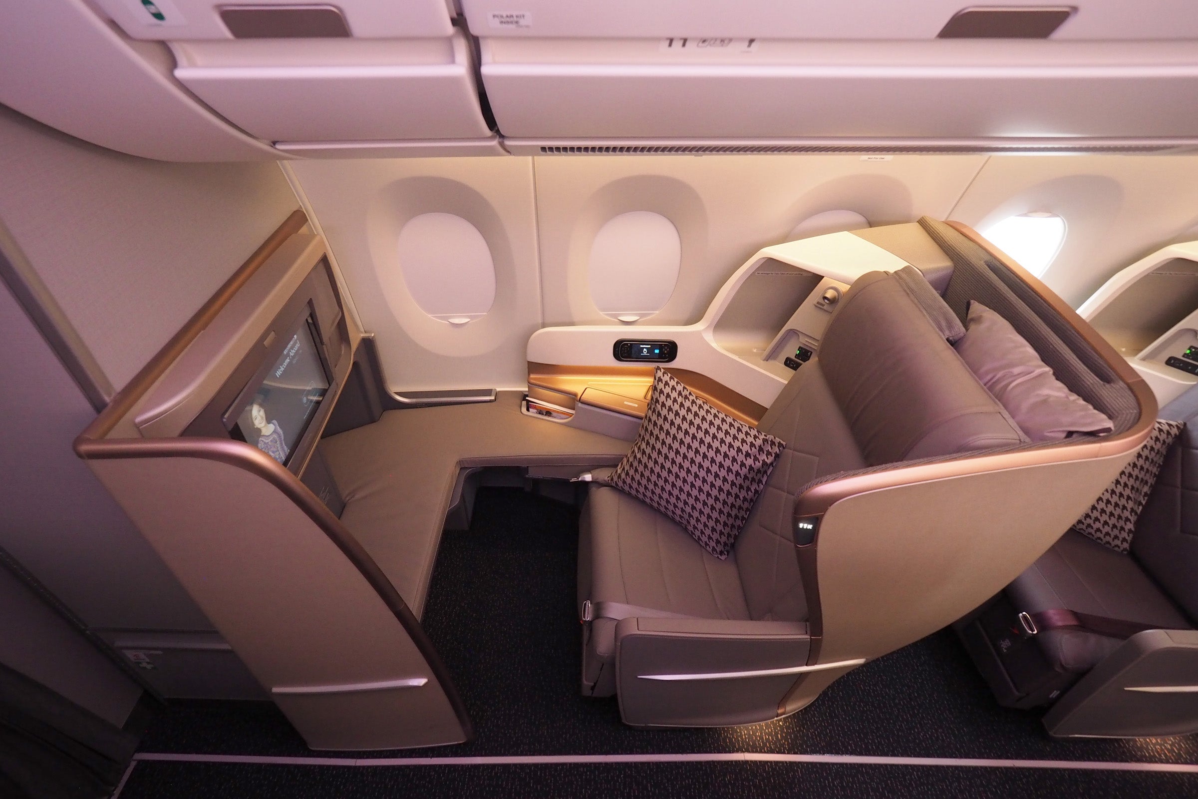 Singapore Airlines A350 Business Class. Photo by Zach Honig / The Points Guy
