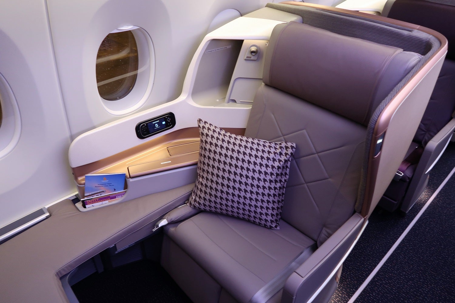 Singapore Airlines SQ22 inaugural - business class bulkhead seat