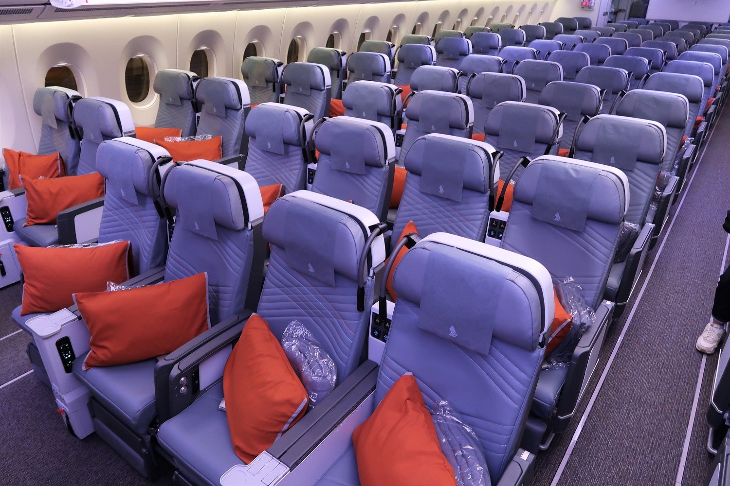 Singapore Airlines SQ22 inaugural - premium economy cabin
