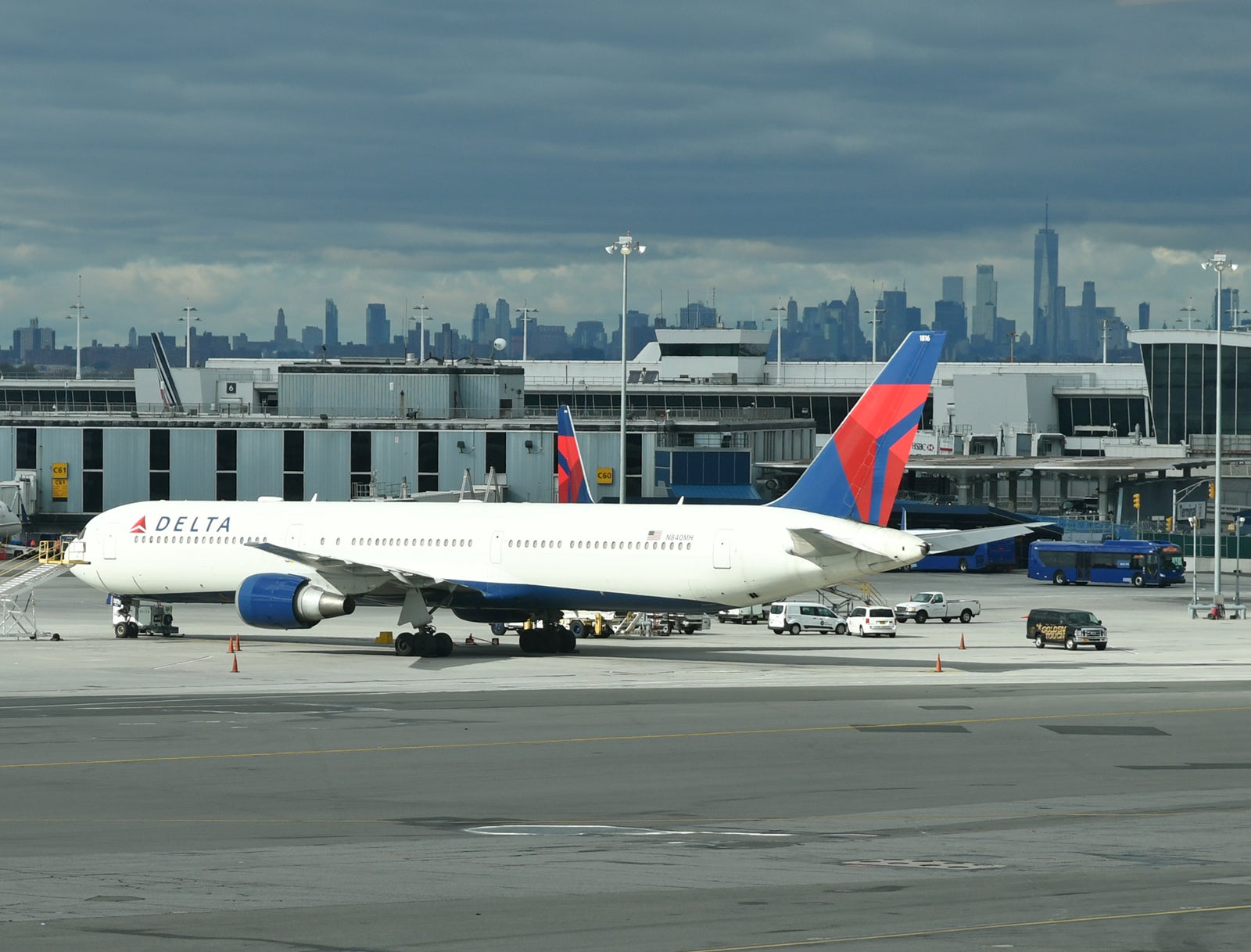 Delta JFK T4 SkyClub view