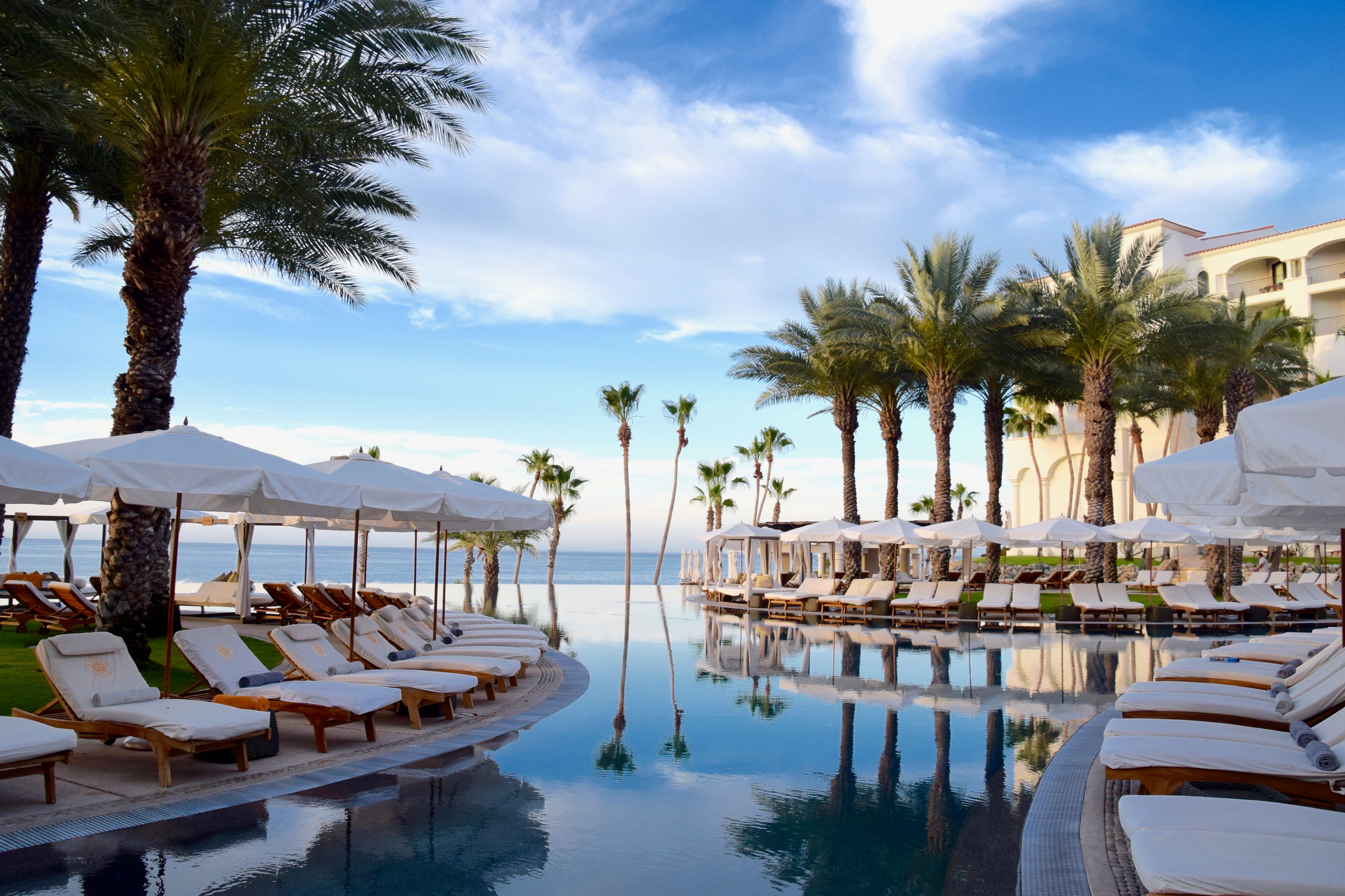 Hilton Los Cabos disappearing edge pool at early morning