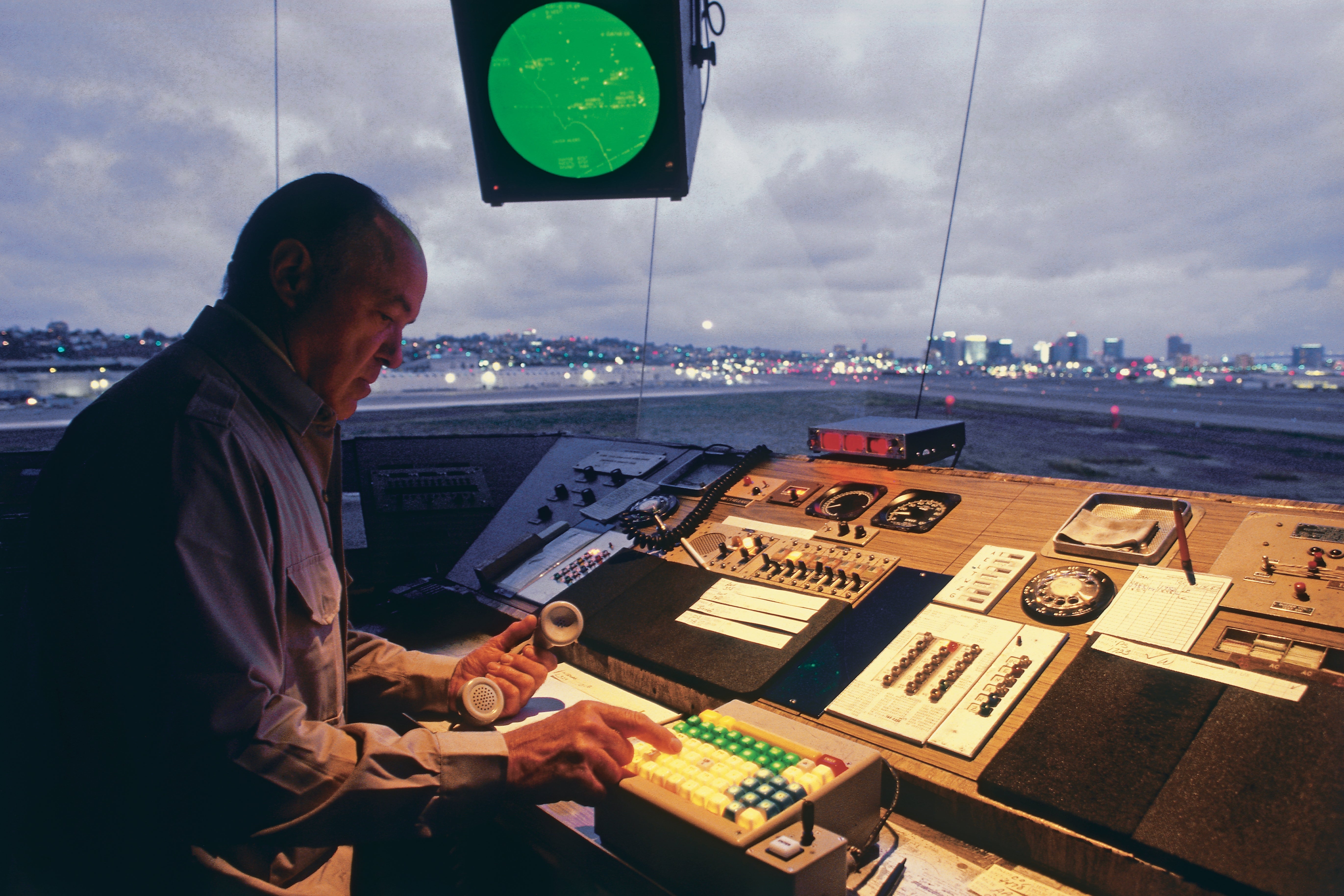 How 10 Air Traffic Controllers Likely Ended the Govt Shutdown The