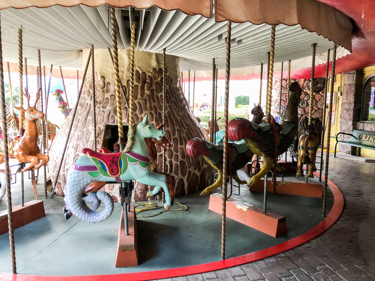 We tried to ride every attraction across all 4 Disney World parks in ...