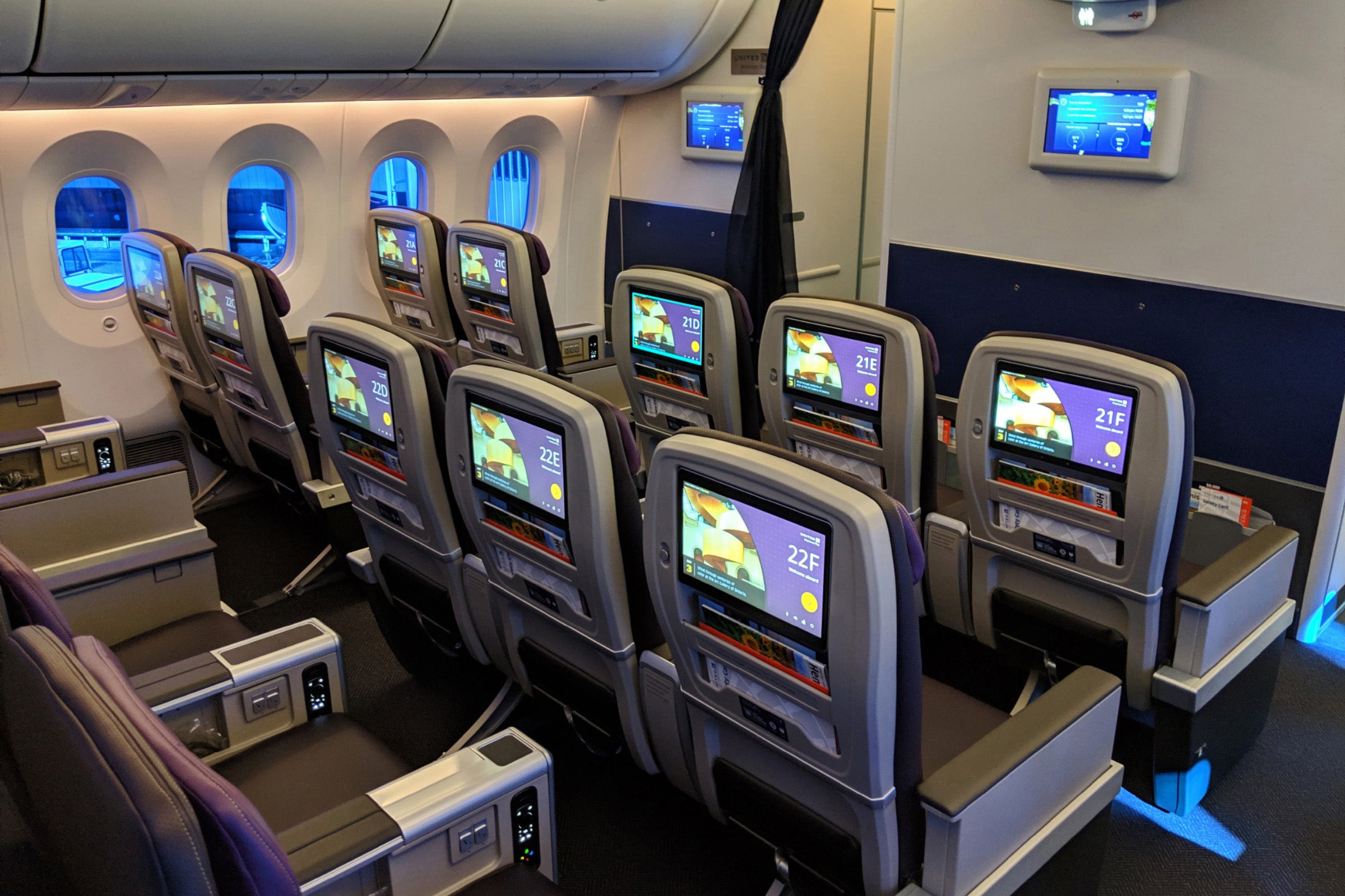 United 787-10 Dreamliner Polaris Premium Plus Tour