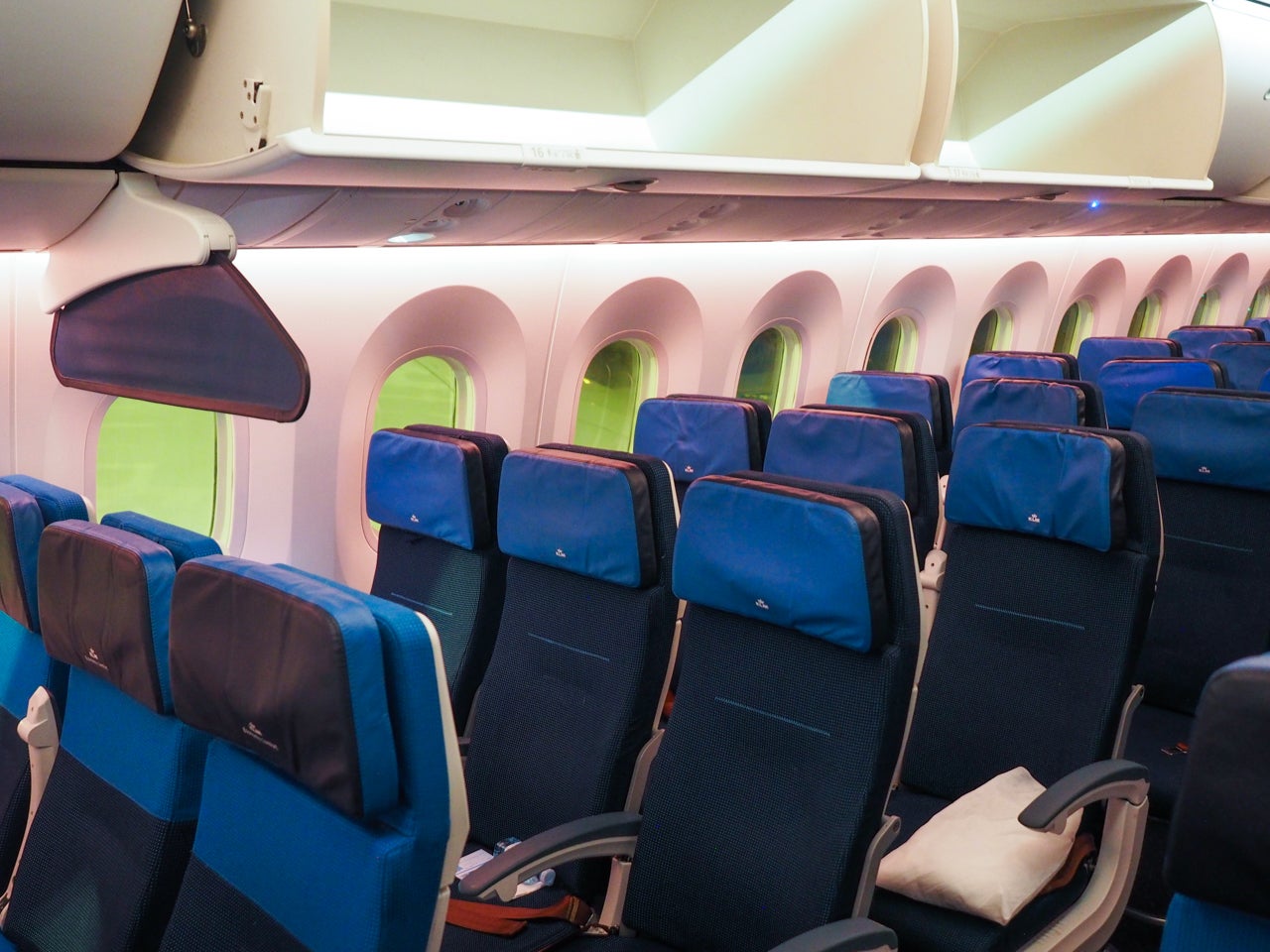 Review KLM (7879) in Economy From New York to Amsterdam