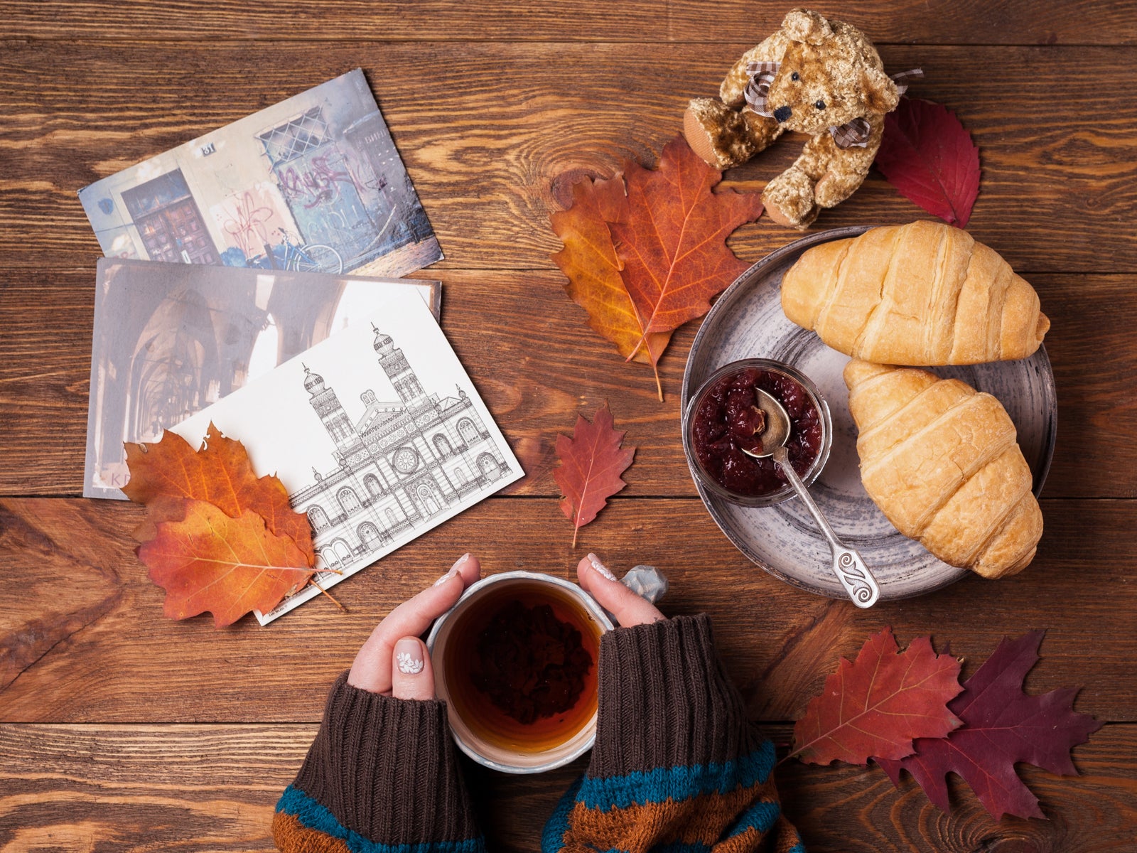 ditching thanksgiving to travel abroad_photo by mariana-medvedeva via unsplash