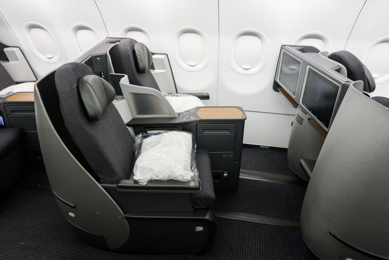 American Airlines AA A321T Business Class 5