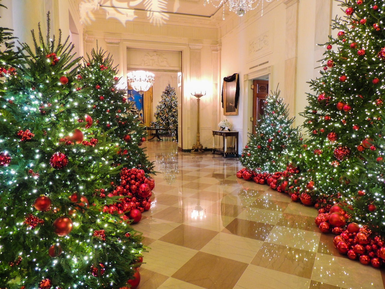 white house tours christmas