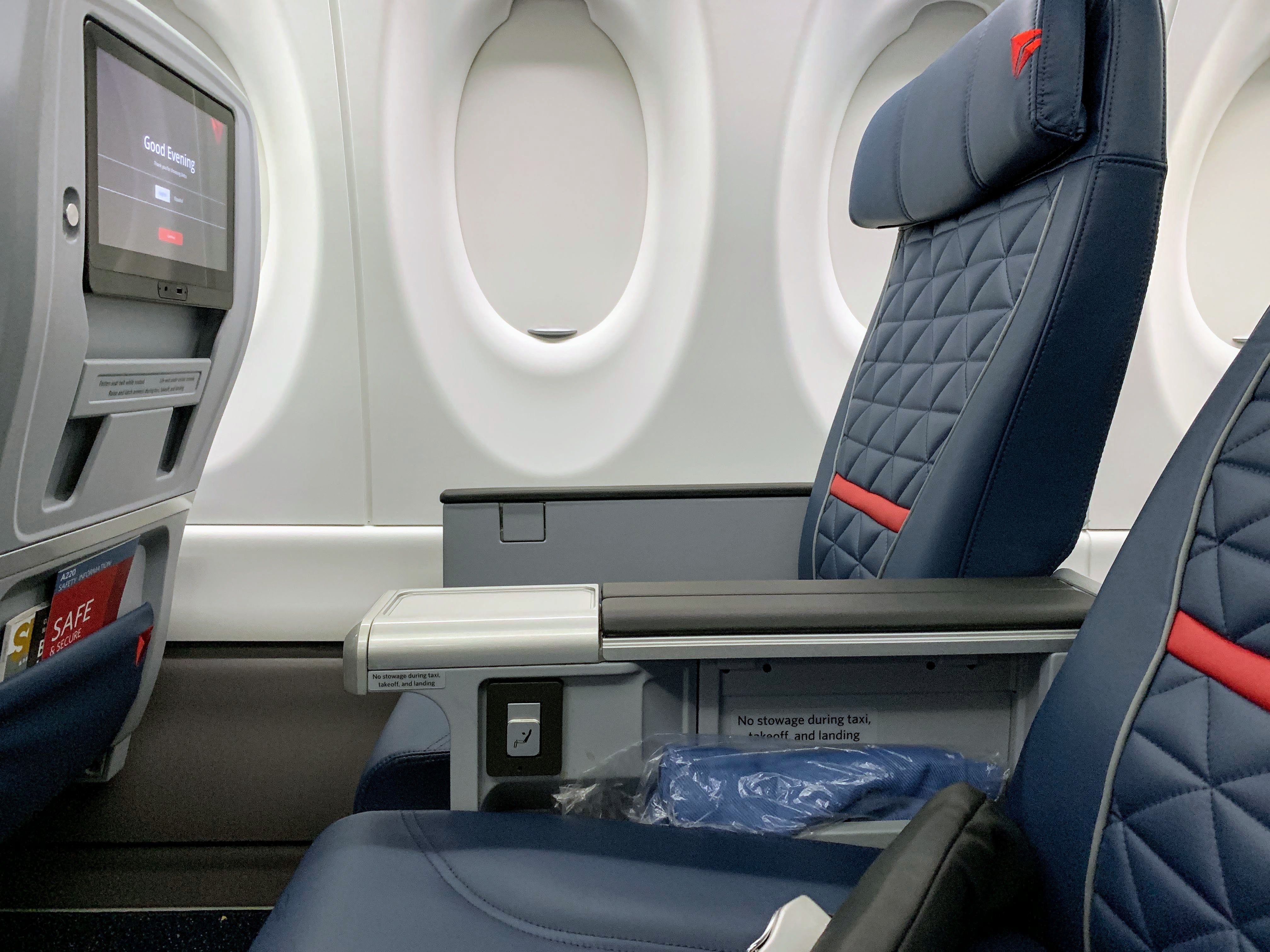 Why reclining seats are vanishing from airplanes