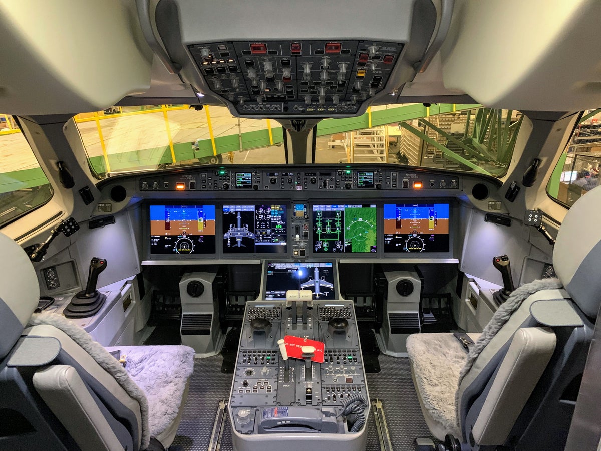 Meet George: When Do Airline Pilots Turn on the Autopilot? - The Points Guy