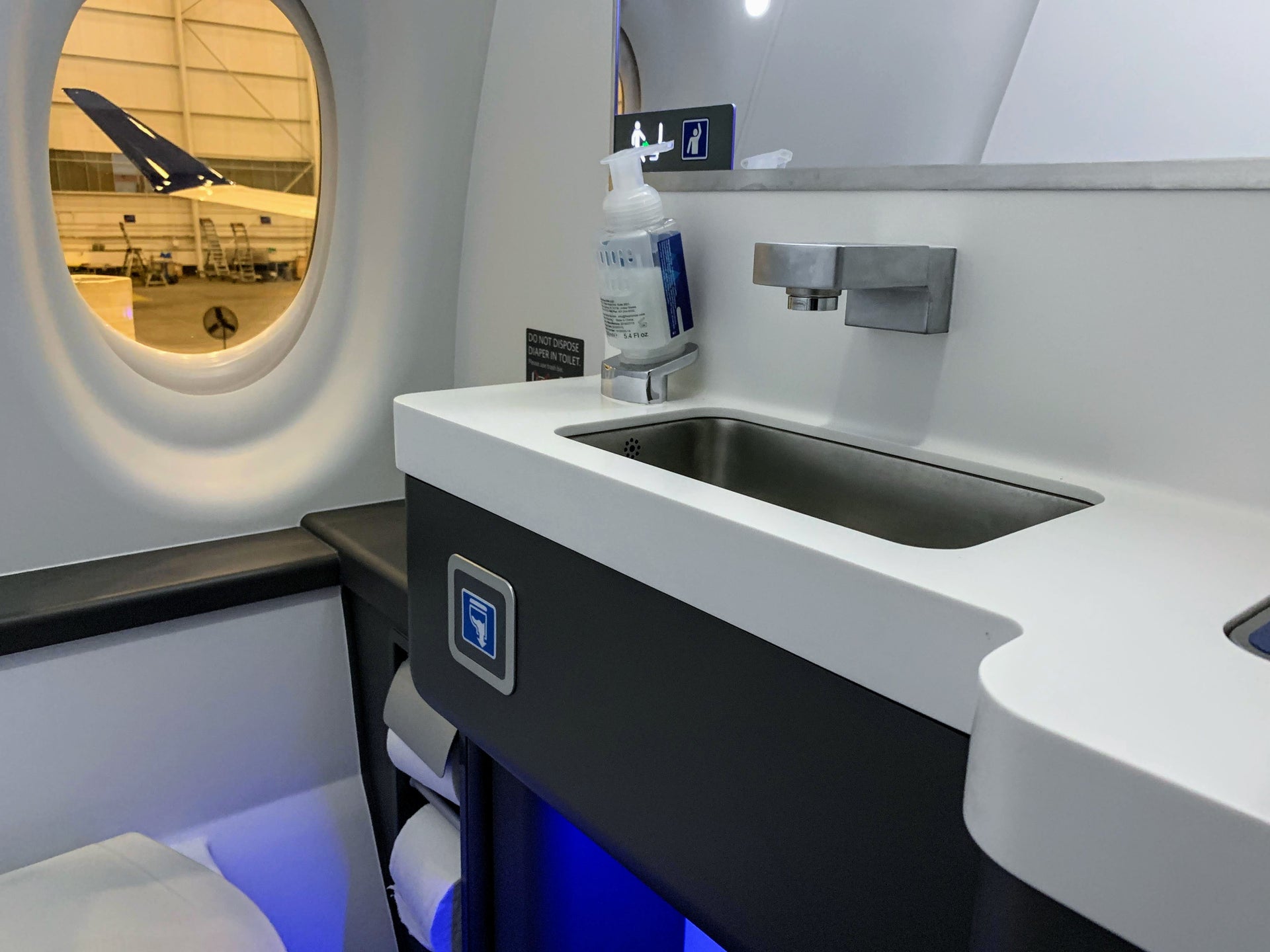 11 safety features in aircraft cabins that you may not know exist - The ...