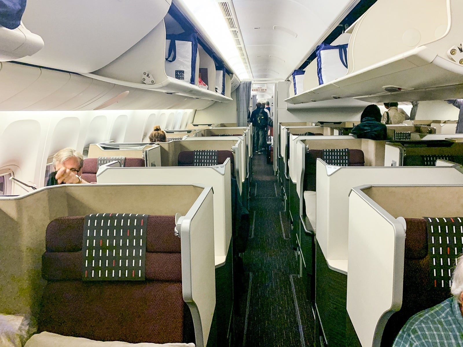 restaurant-in-the-sky-japan-airlines-in-business-class-on-the-777