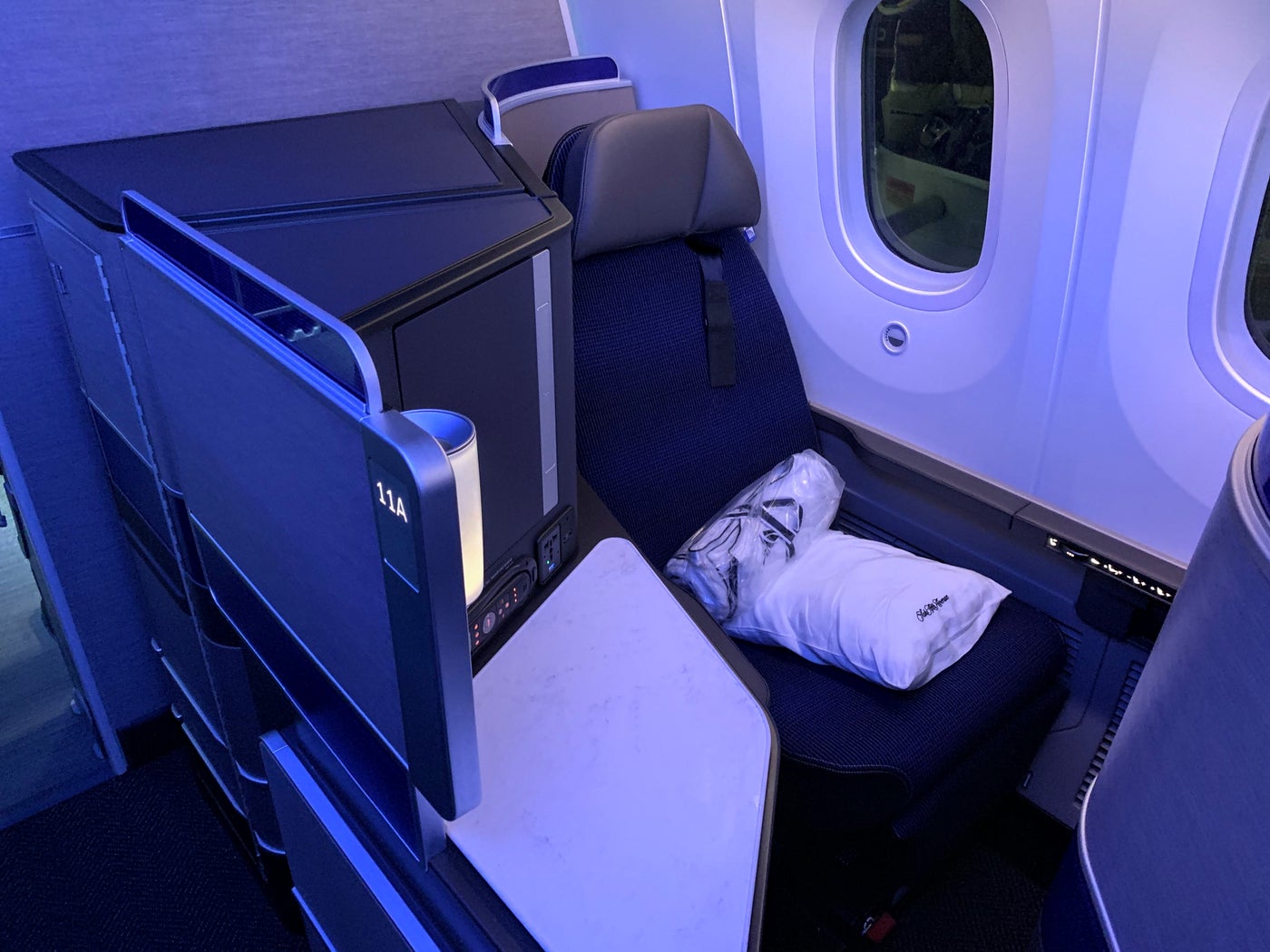 What It Was Like to Fly United's Newest 787-10 Dreamliner