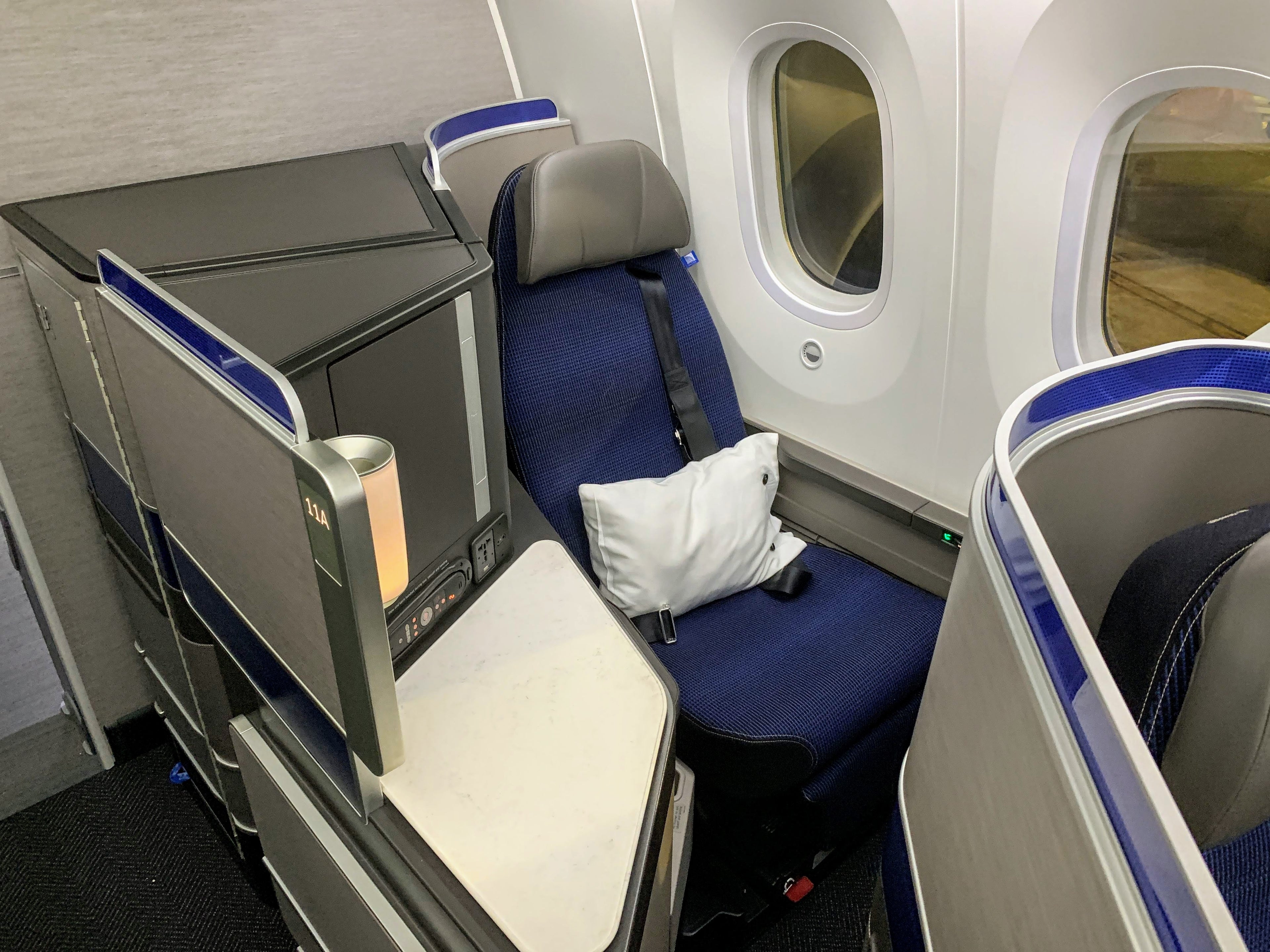 United 787-10 Dreamliner Polaris Business Class zodiac seat