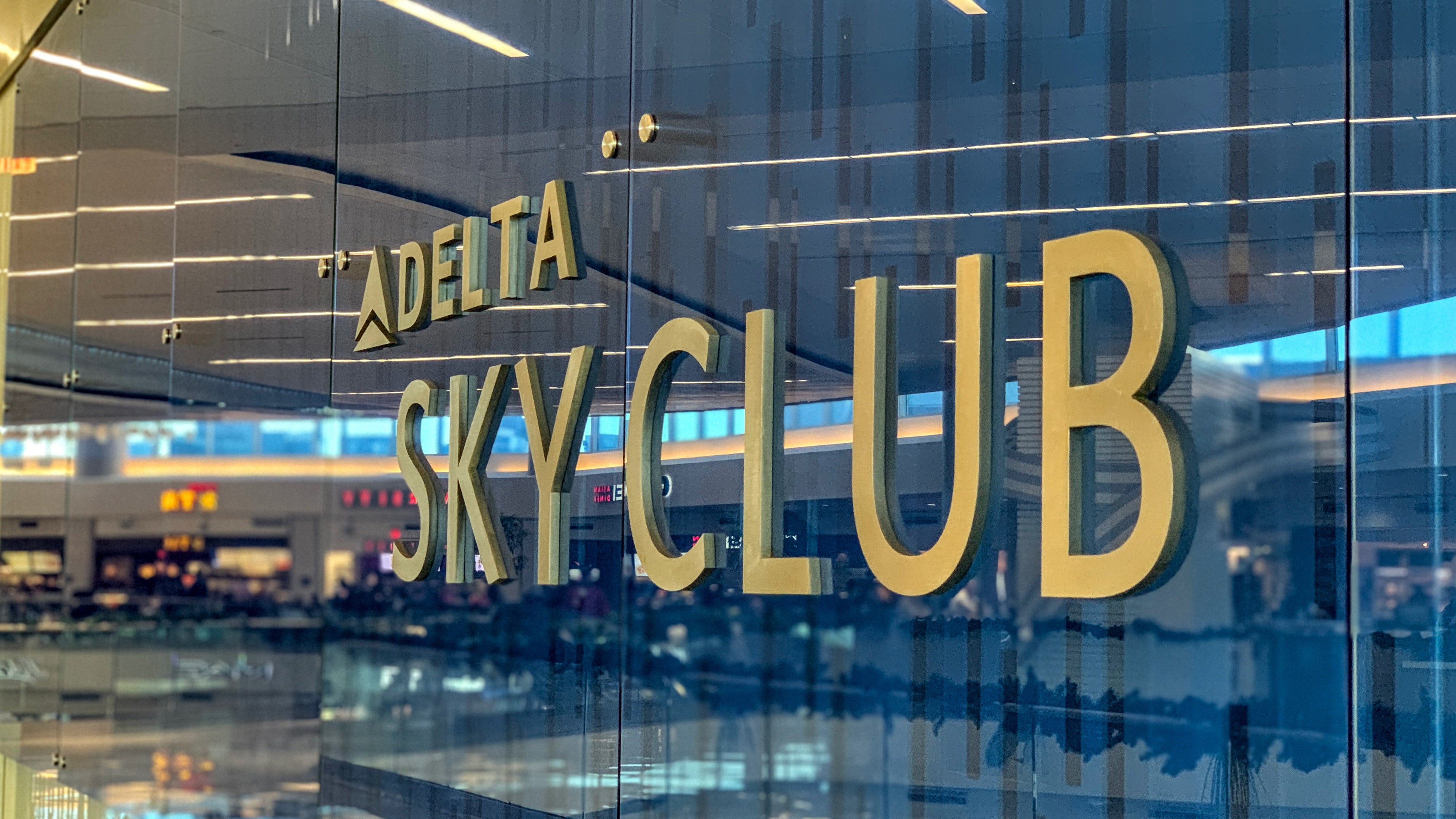 delta_sky-club-sign-wall