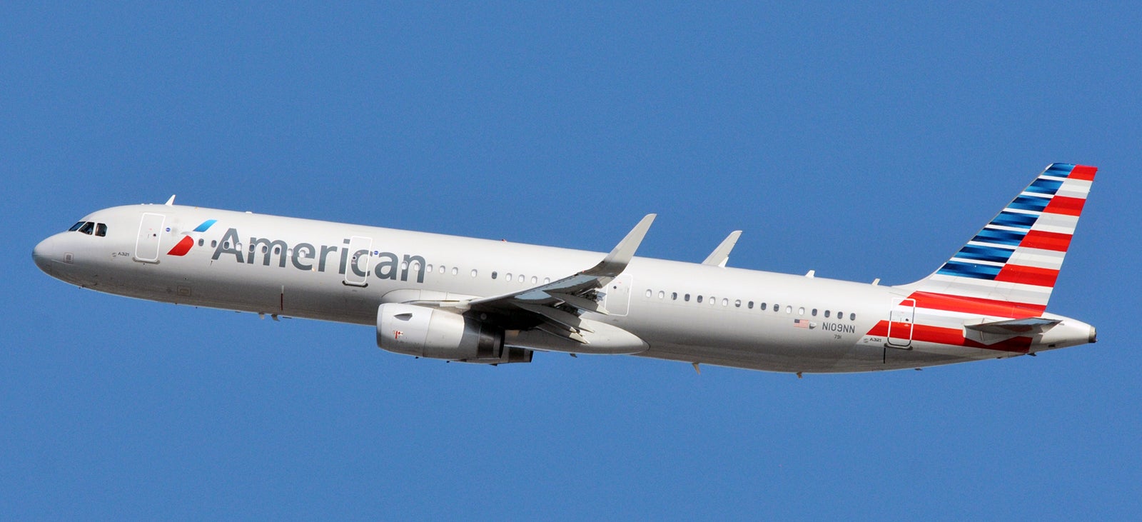 American Airlines A321 in flight