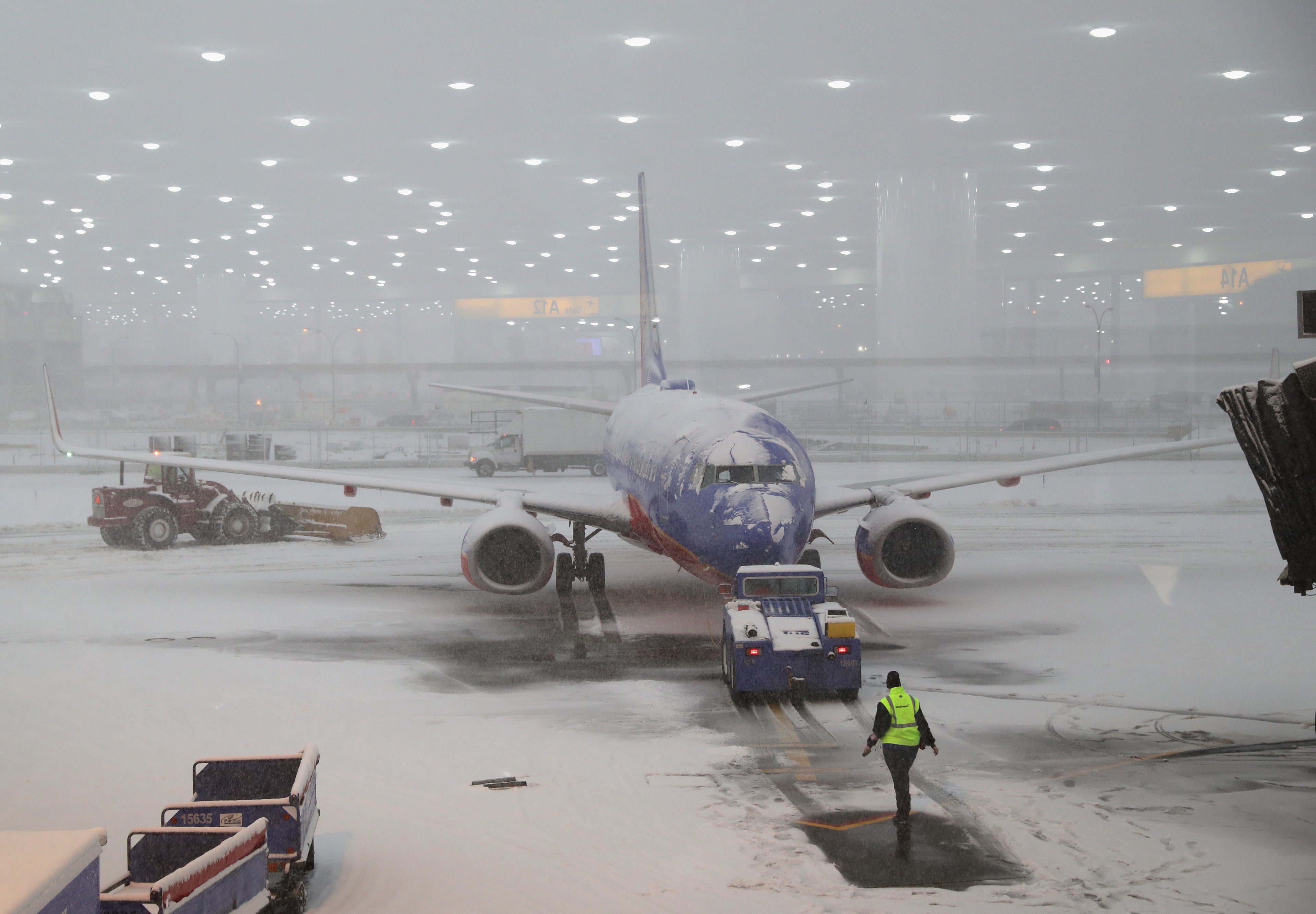Early Winter Weather Snarls Traffic At Newark Airport