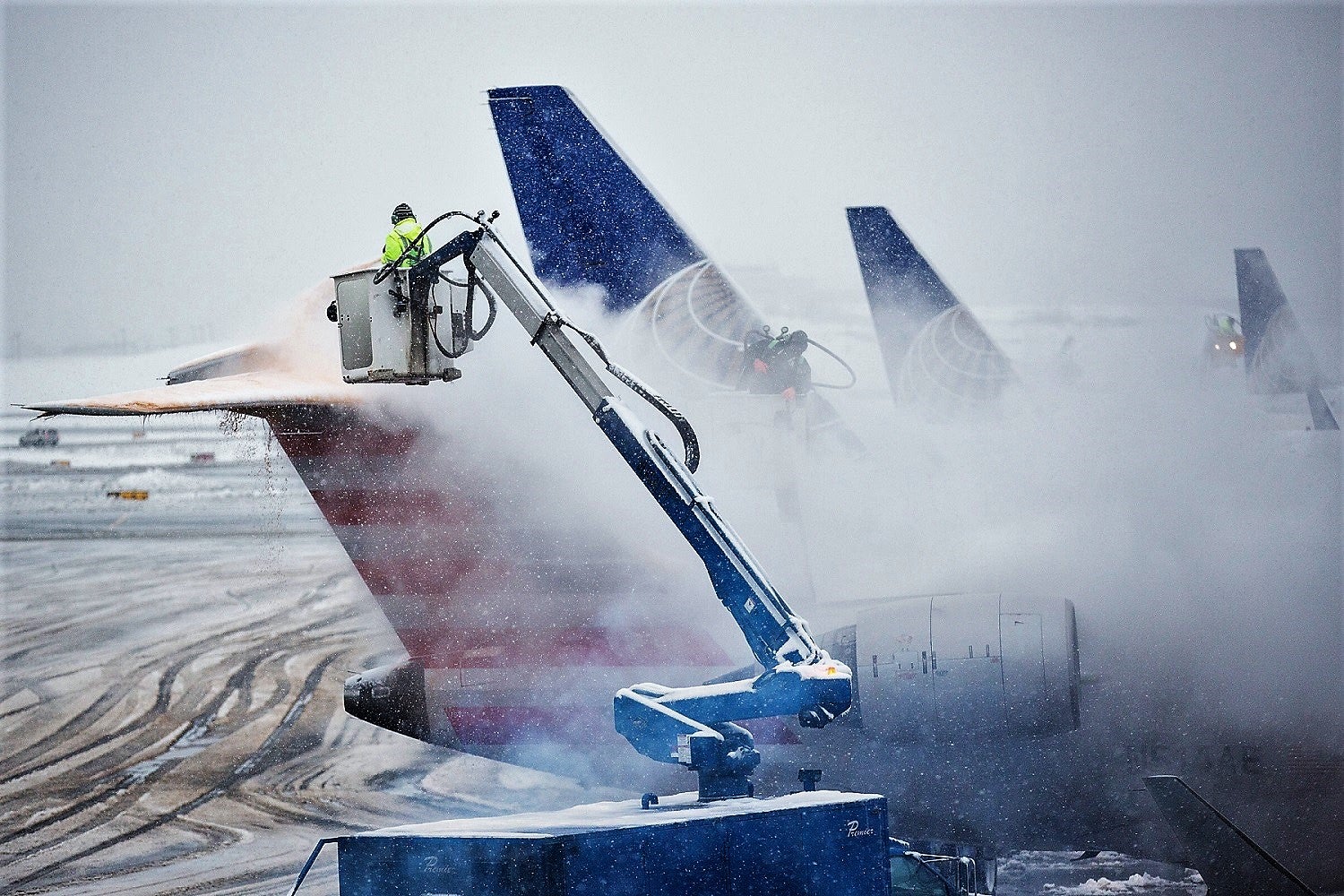 NEW YORK, NY - FEBRUARY 02: Planes are de-iced at La Guardia Airport during a winter storm on February 2, 2015 in the Queens borough of New York City. The snowstorm, which is effecting an area stretching from New York to Chicago, is disrupting travelers both on the road and in the air. (Photo by Andrew Burton/Getty Images)
