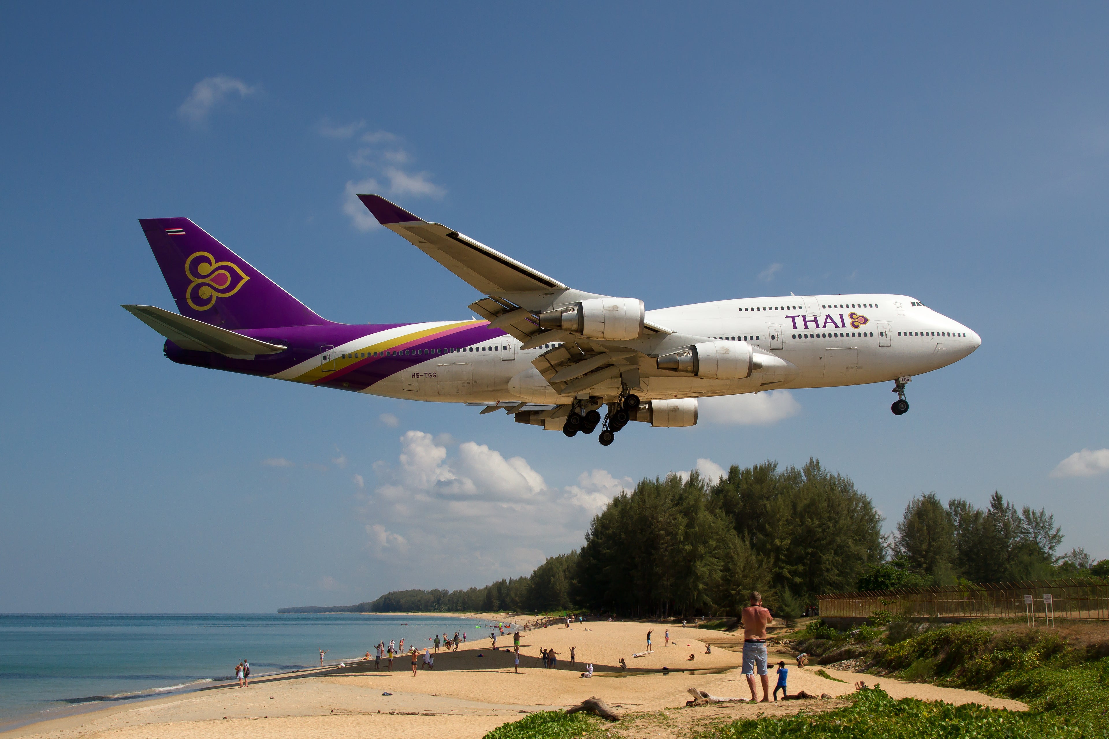 Thai Airways Boeing 747-400 about to complete a domestic