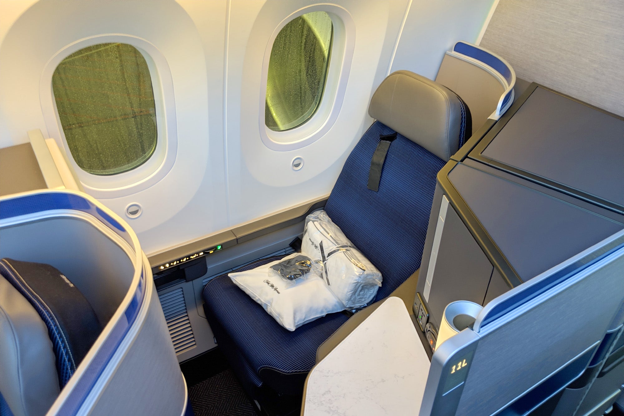 United 787-10 Polaris Review