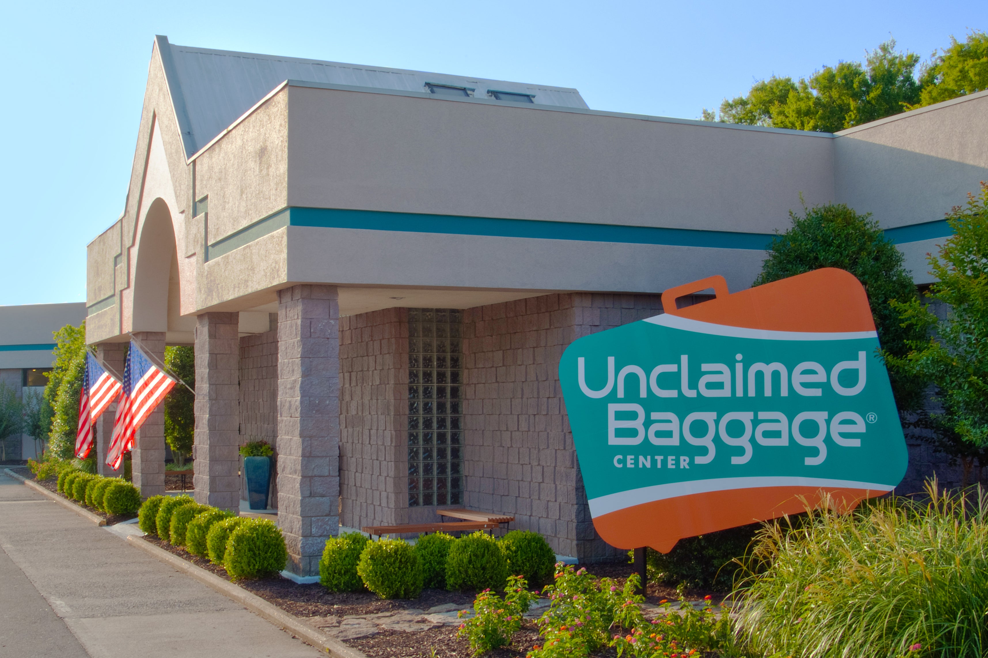 Unclaimed Baggage Center Exterior
