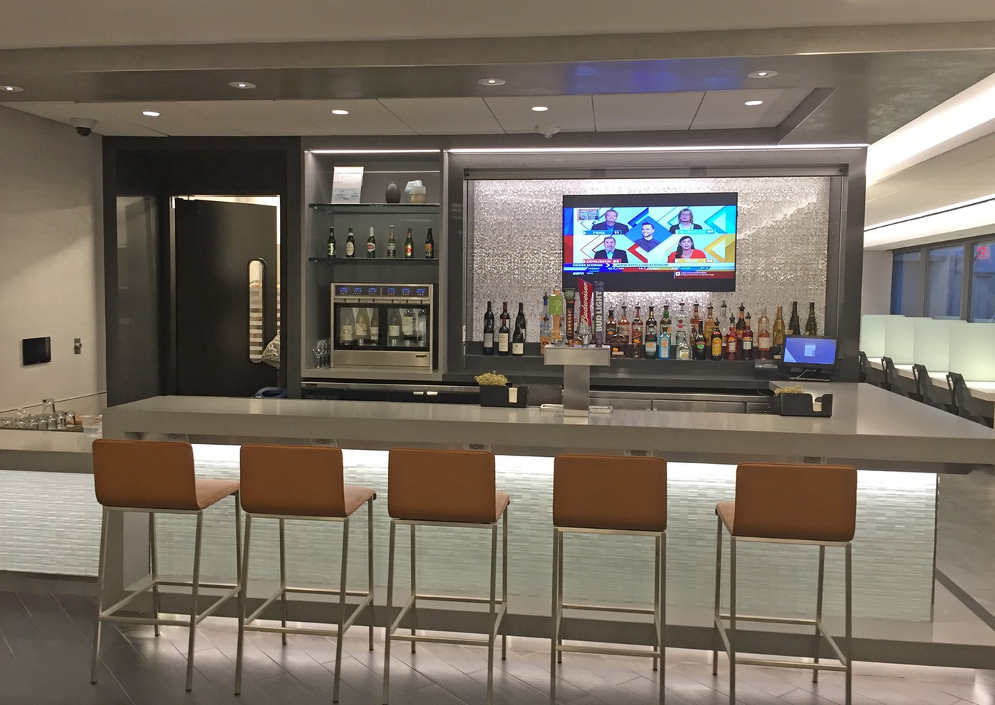 First Look at AA's Renovated Admirals Club in Charlotte