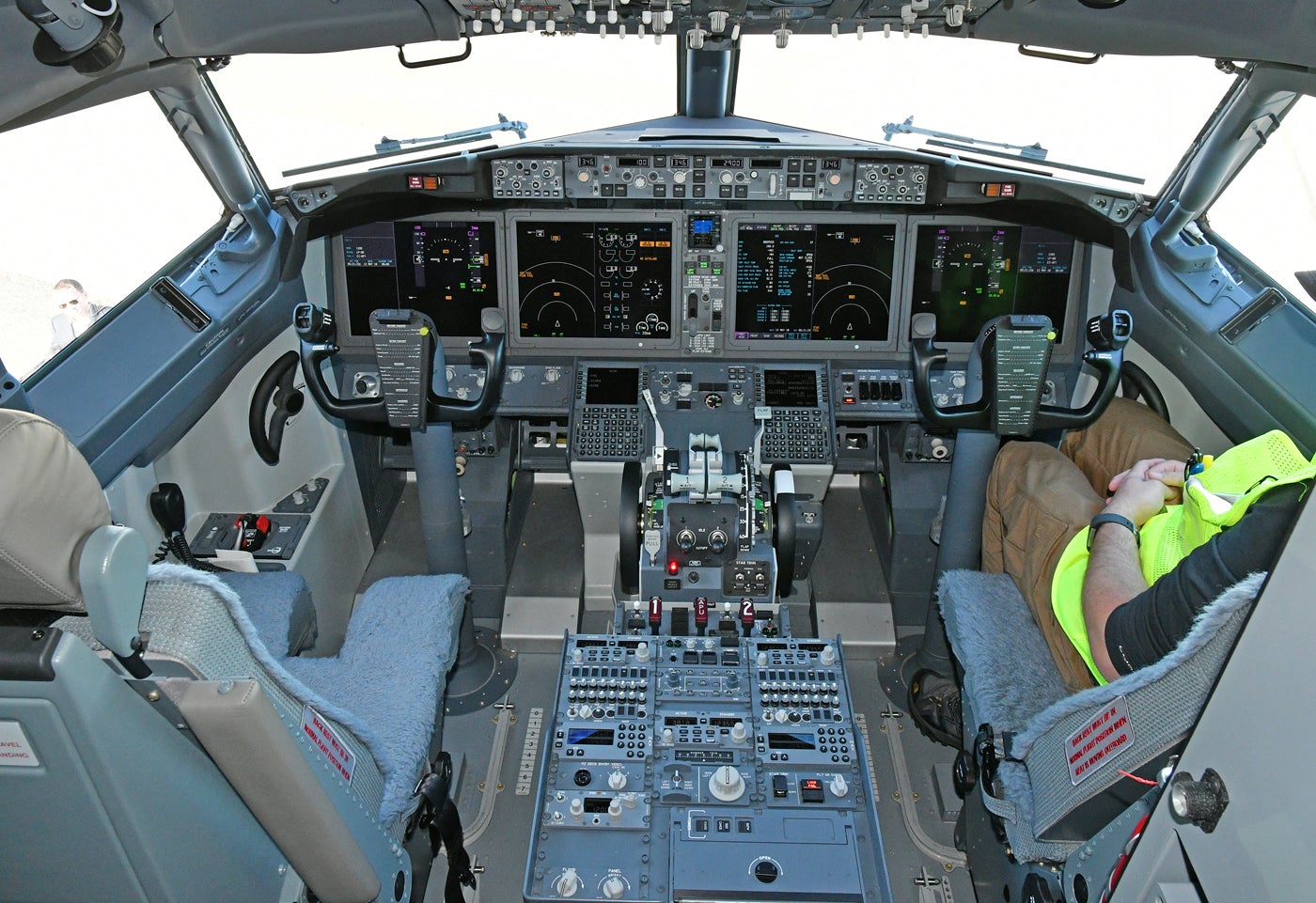 737 MAX 8 cockpit
