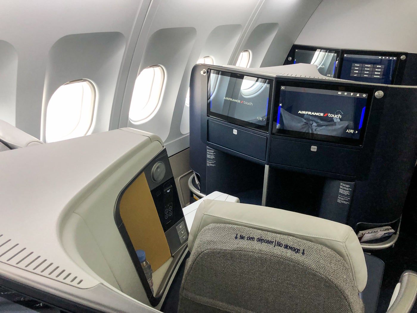 Review Air France's New BusinessClass Seat on the A330 CDGIAH
