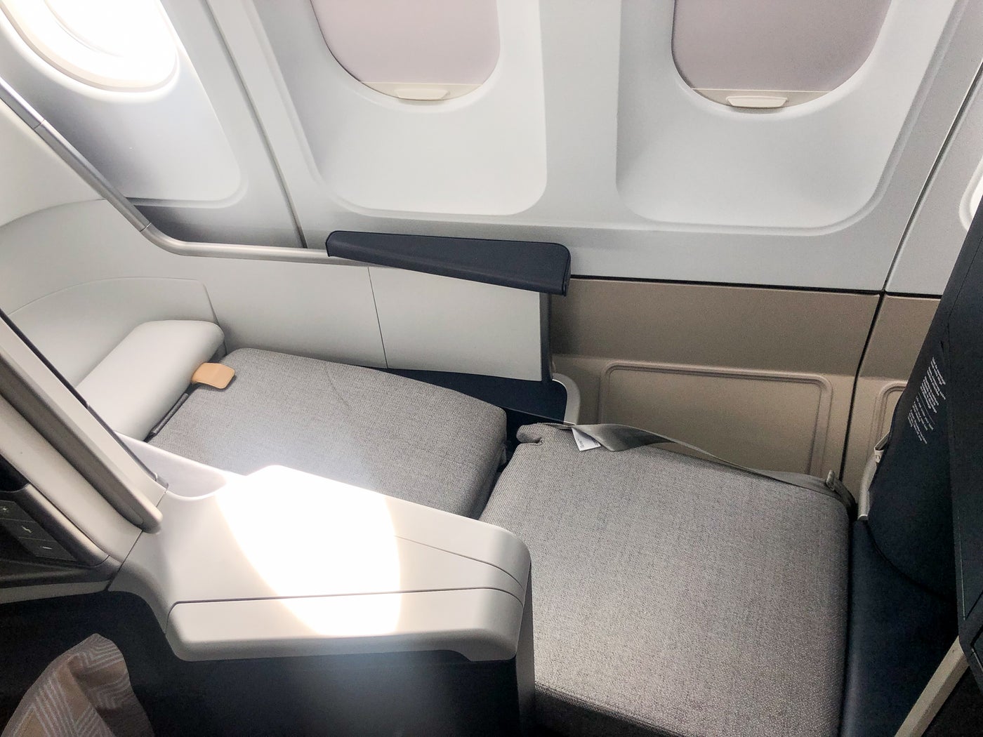 Review Air Frances New Business Class Seat On The A330 Cdg Iah 5031