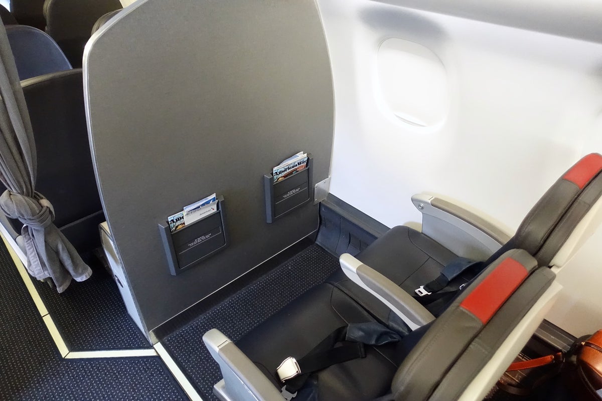 Better Than the Acela: A Review of AA's Shuttle Service on the ERJ-190 ...