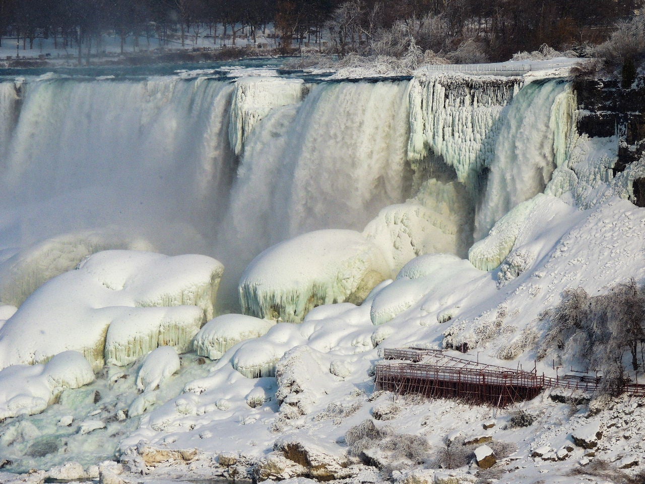 is journey behind the falls open in winter