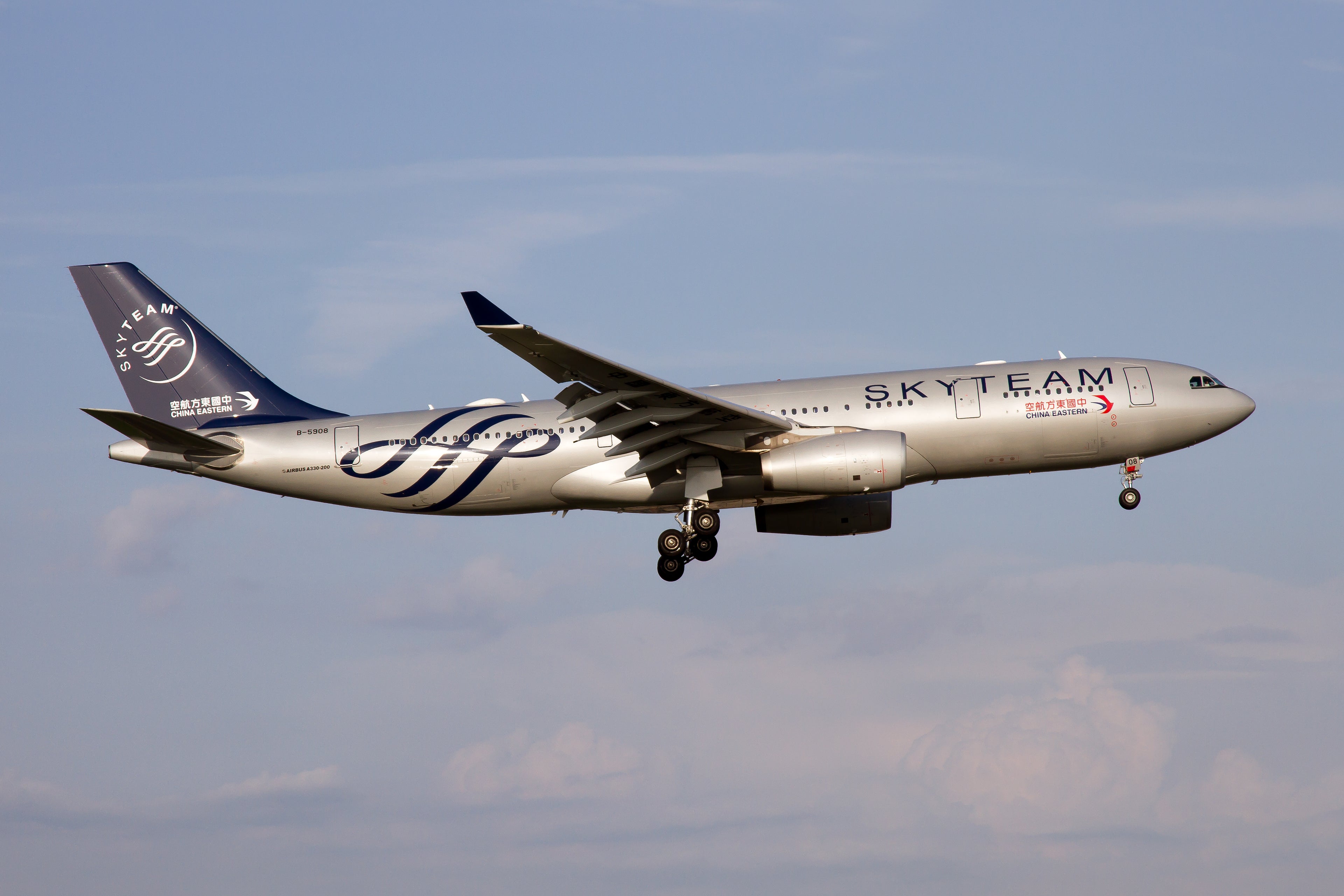 China Eastern Airlines Airbus 330-200 in Skyteam livery