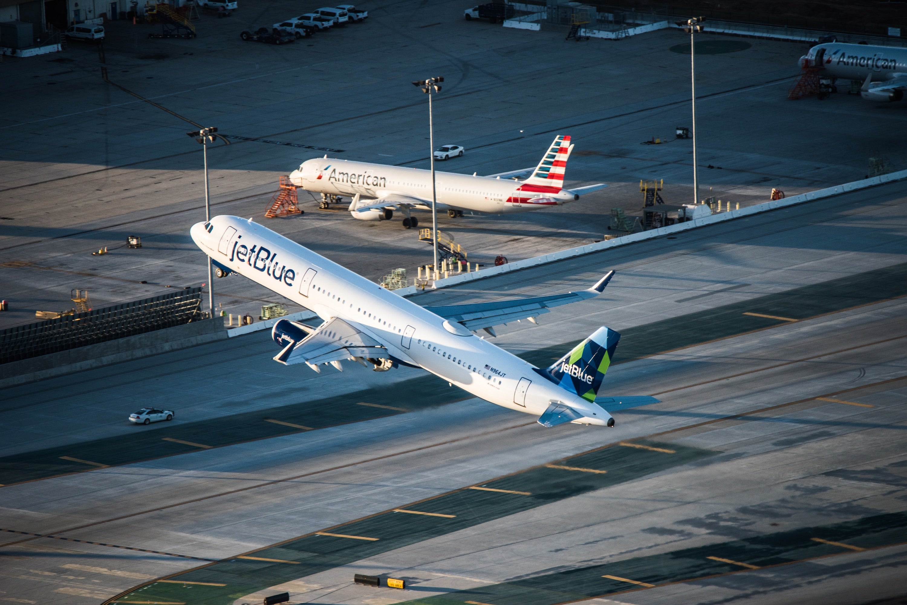 JetBlue A321 & American A321T at LAX