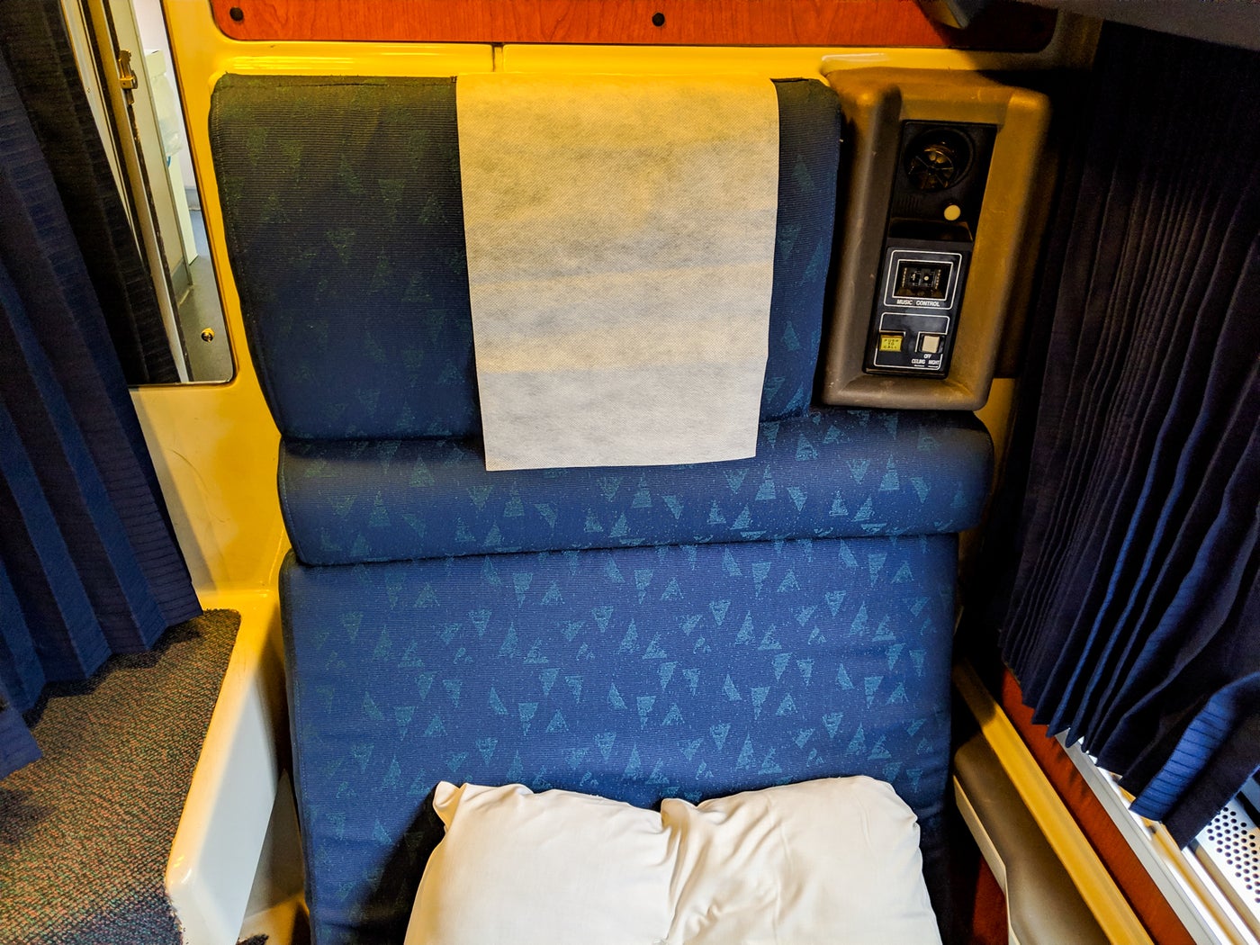 Train Review: Amtrak's Sleeper Car Roomette — Empire Builder