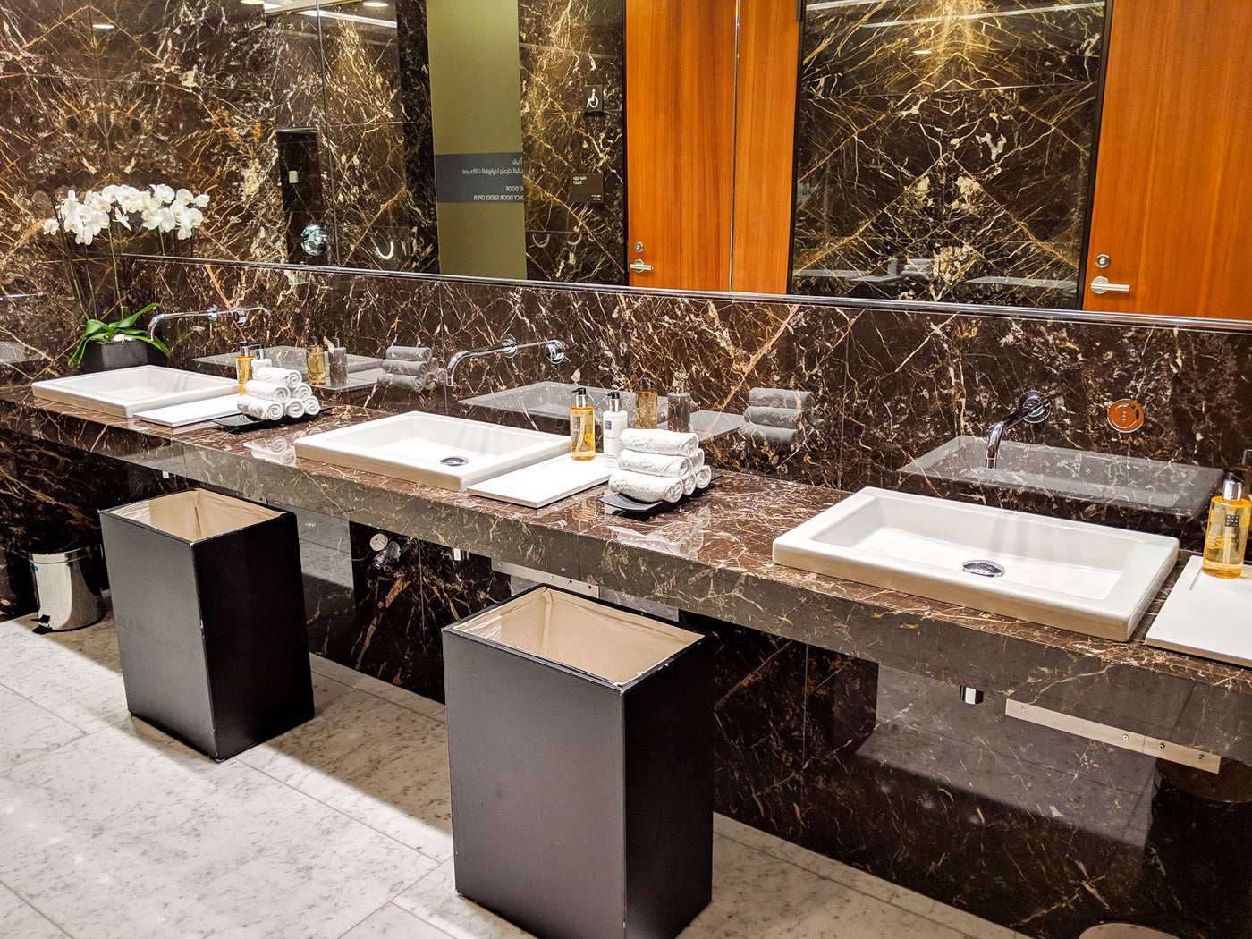 Review Qatar Airways Doha Immigration and Arrivals Lounges