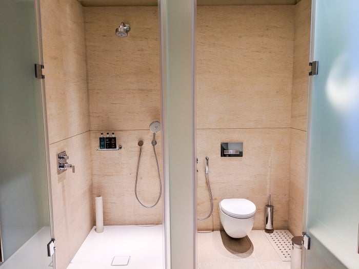 Review Qatar Airways Doha Immigration and Arrivals Lounges