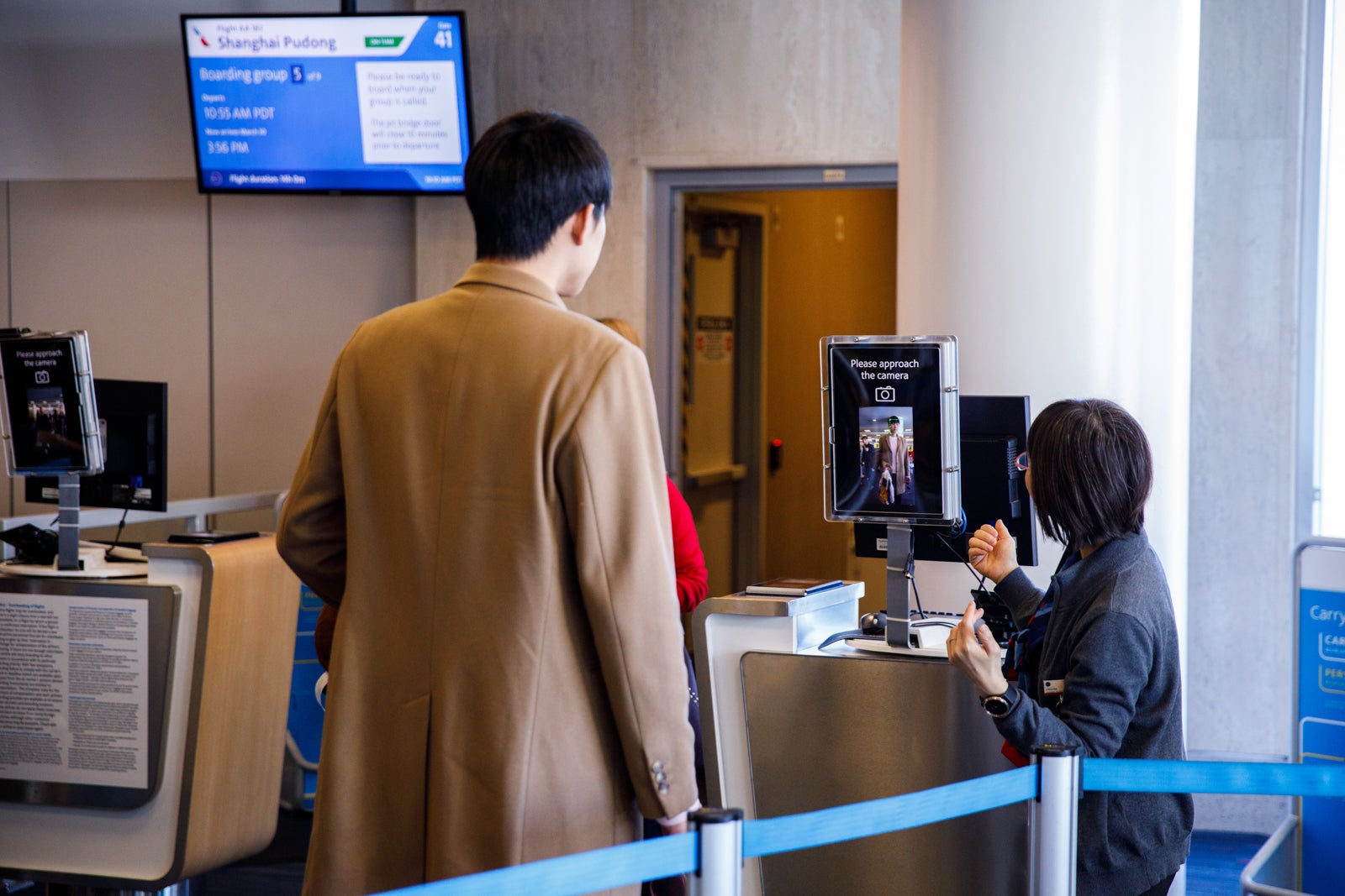 Which airline credit cards offer the best priority boarding perks