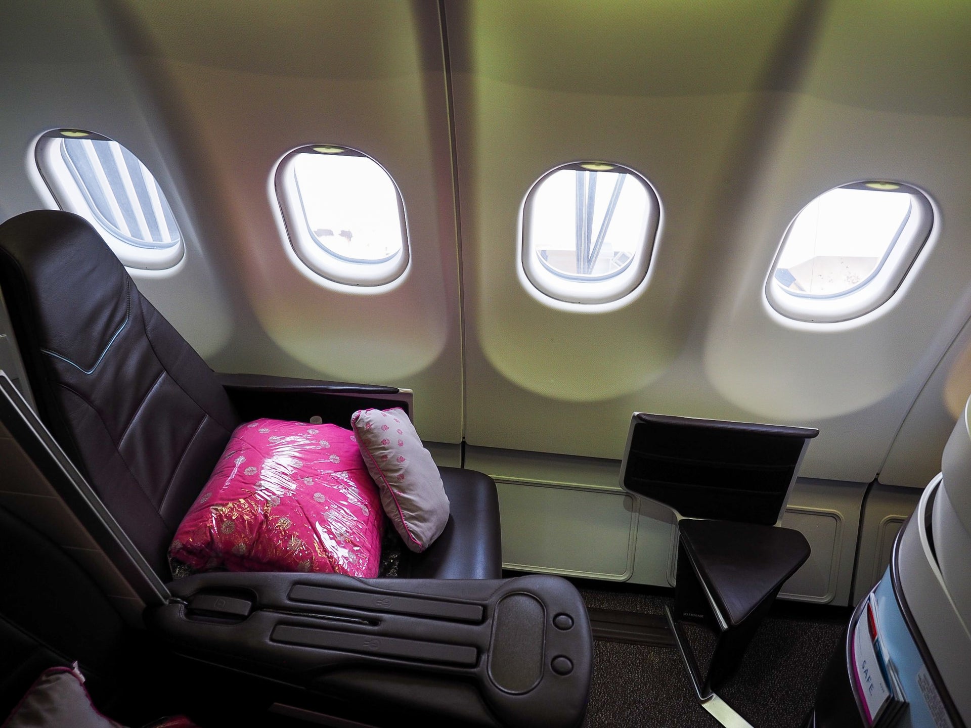 Fly to Hawaii in a Lie-Flat Seat From 40,000 Miles - The Points Guy