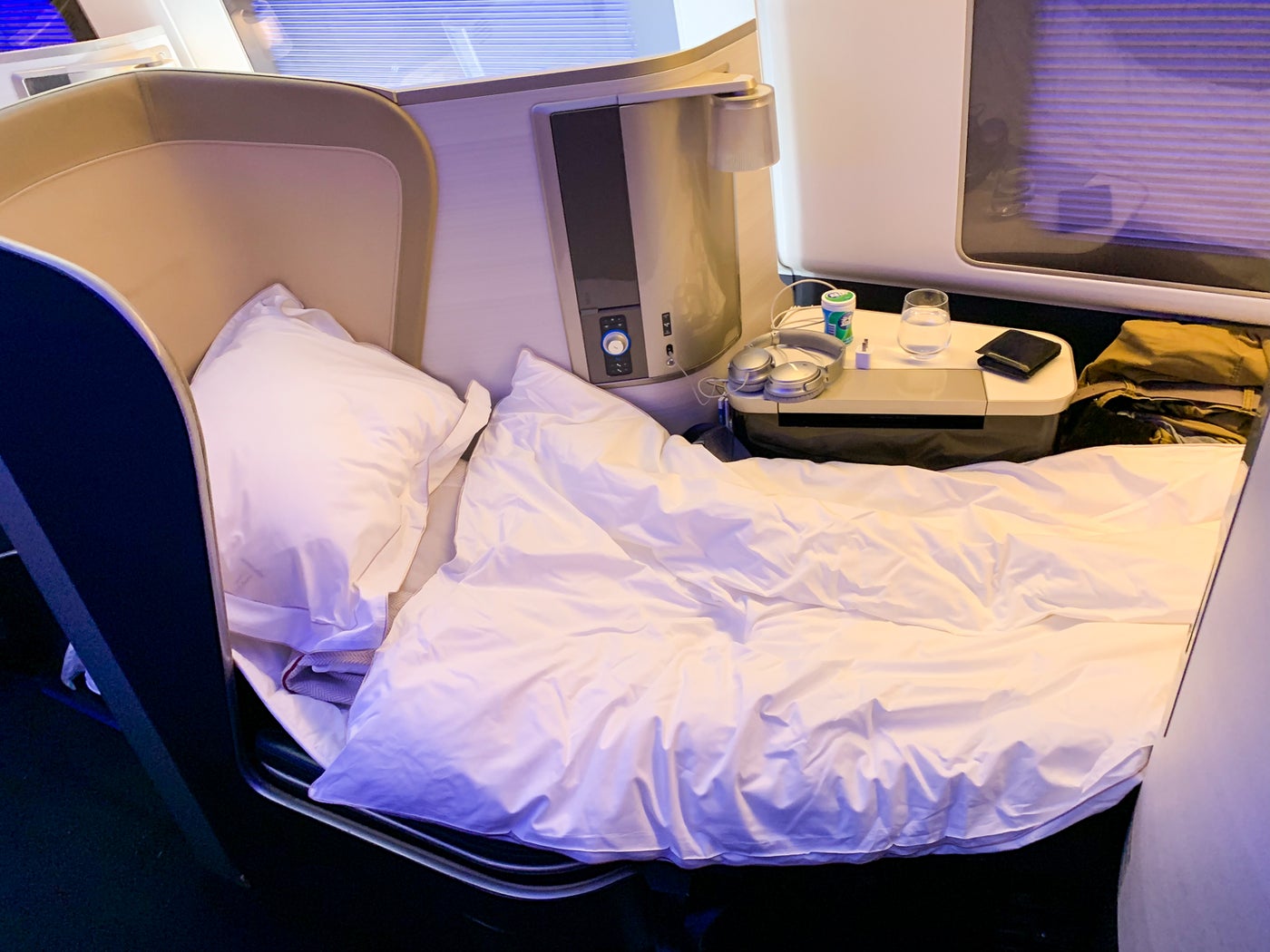 Review British Airways First Class on the 777, PVG to LHR
