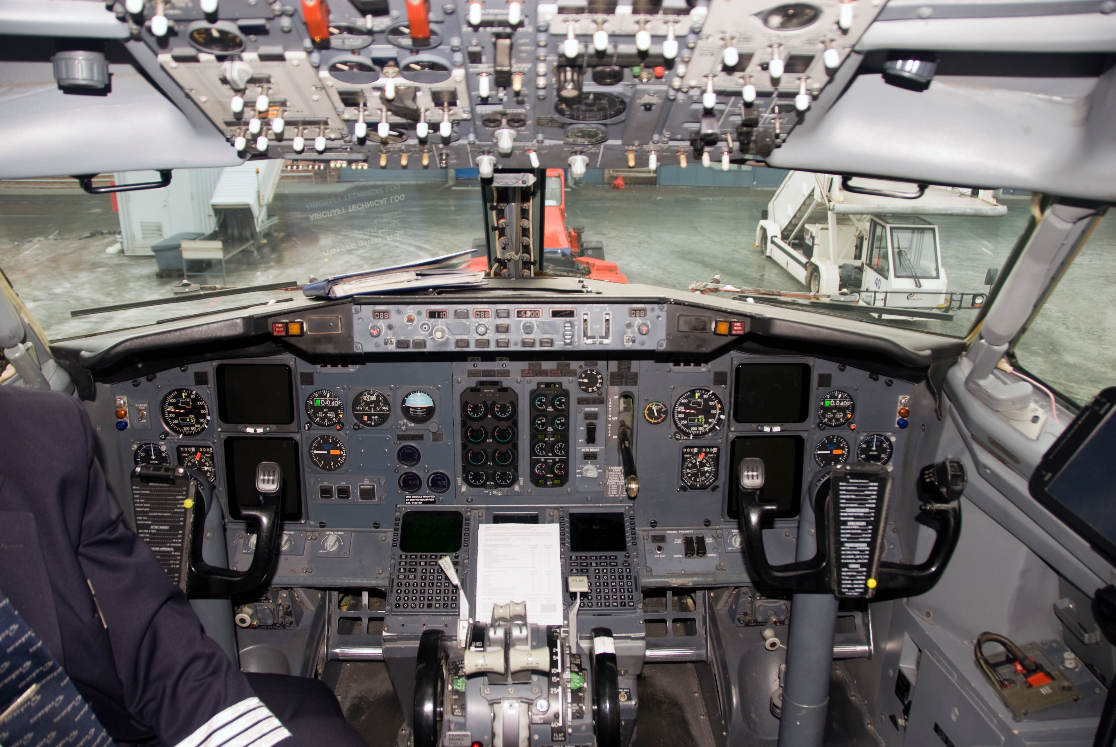 How Airline Pilots Can Fly Different Aircraft - The Points Guy